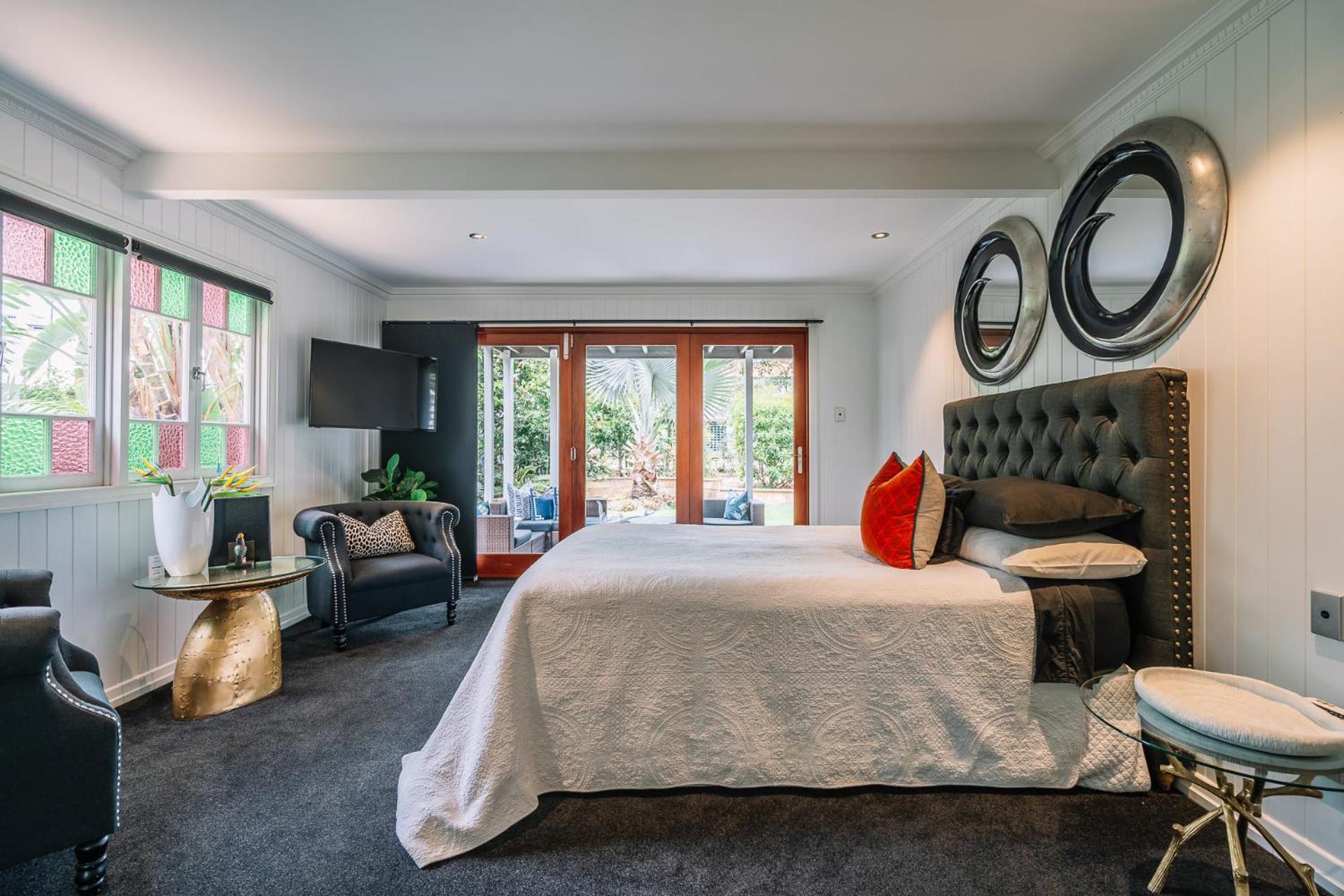 Deluxe Queen Suite