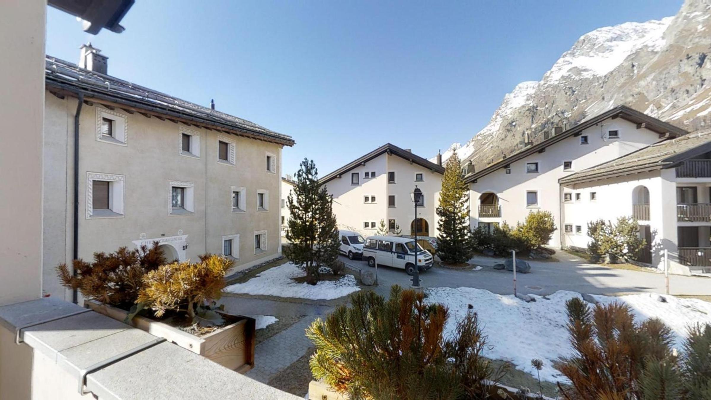 Apartment with Mountain View photo 3
