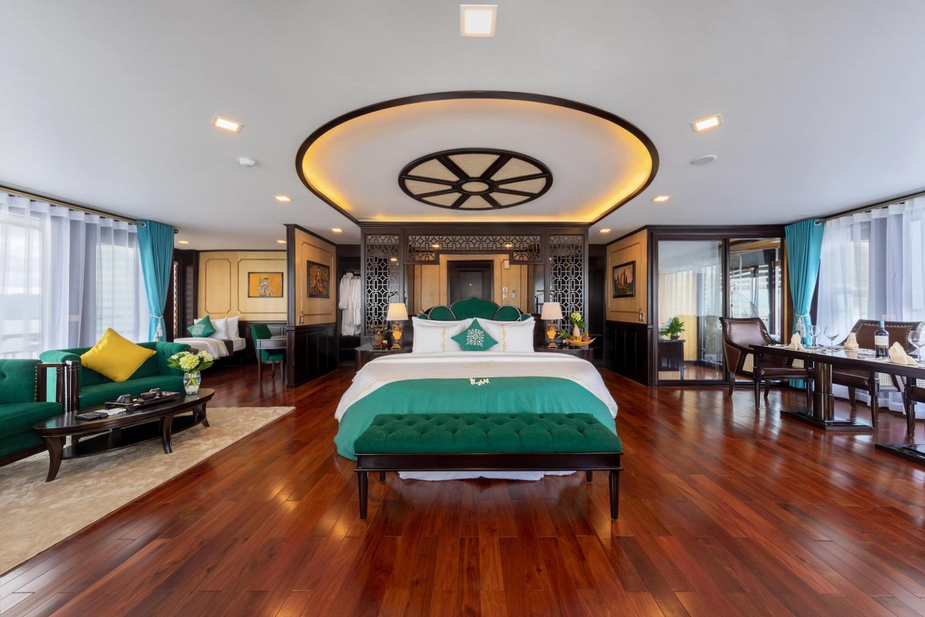Queen Regent Suite Terrace - Spa Bath - 2 Days 1 Night photo 2