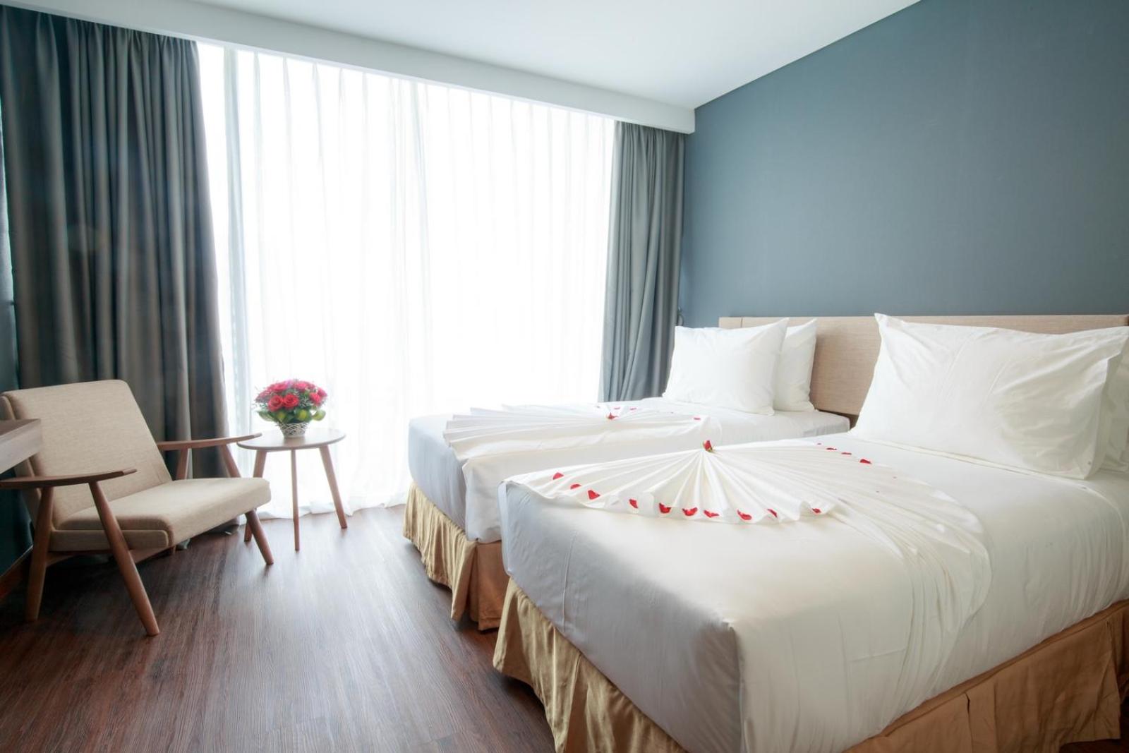 Deluxe Double or Twin Room with City View - Photo 8