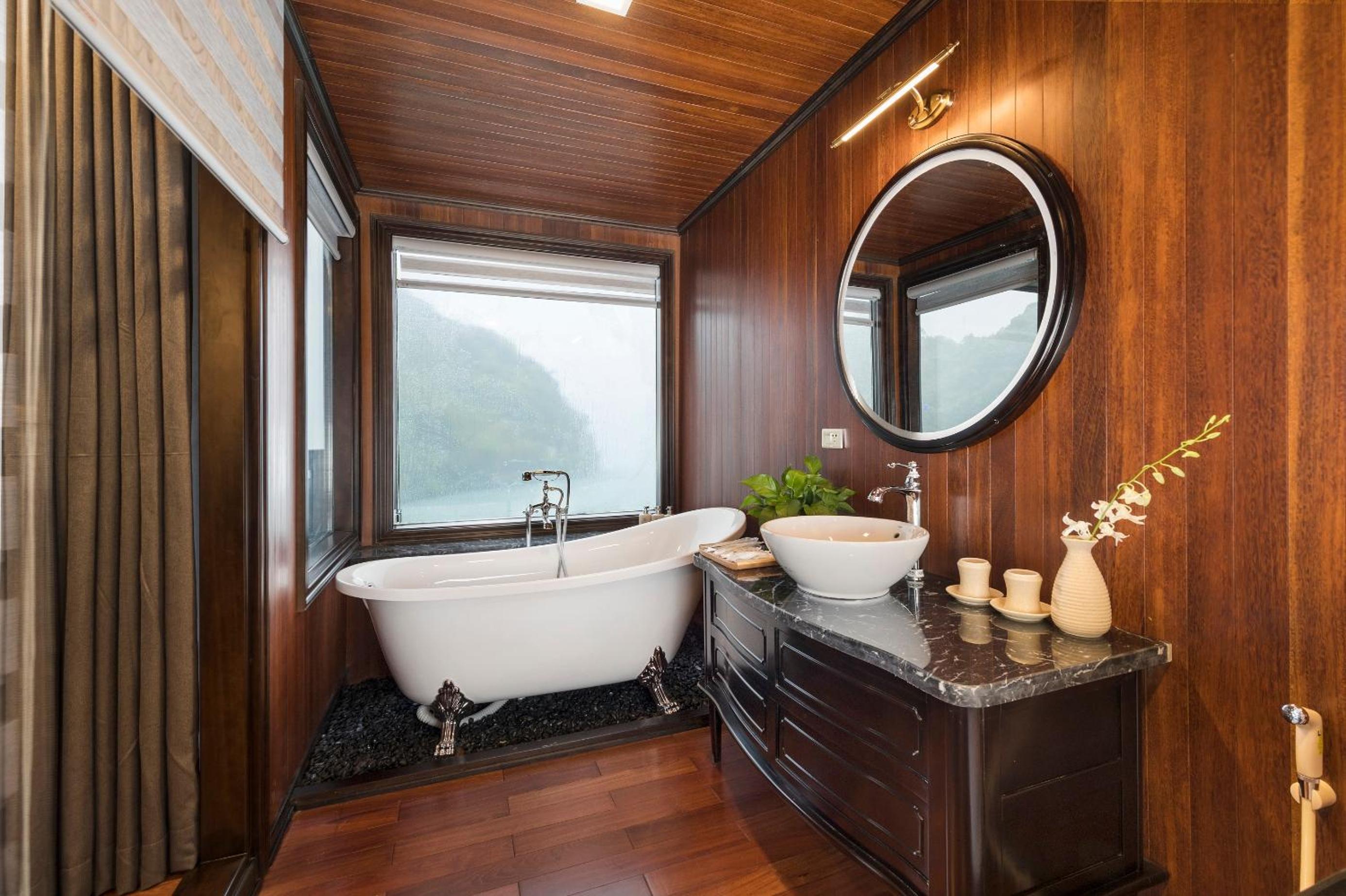 Queen Triple Private Balcony Free Whirlpool Bath  - 2 Days 1 Night photo 3