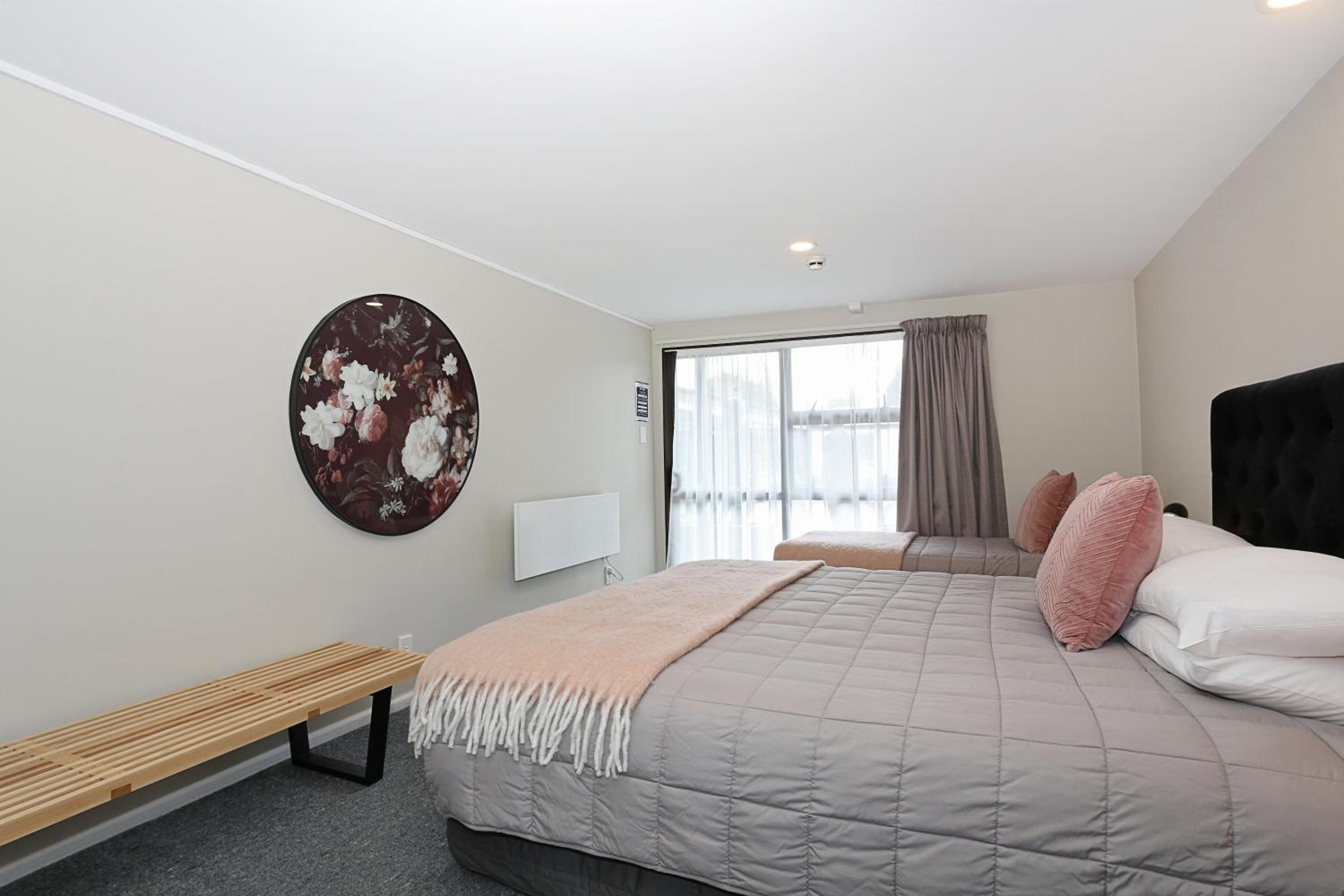 Twin Room with Private Bathroom photo 3