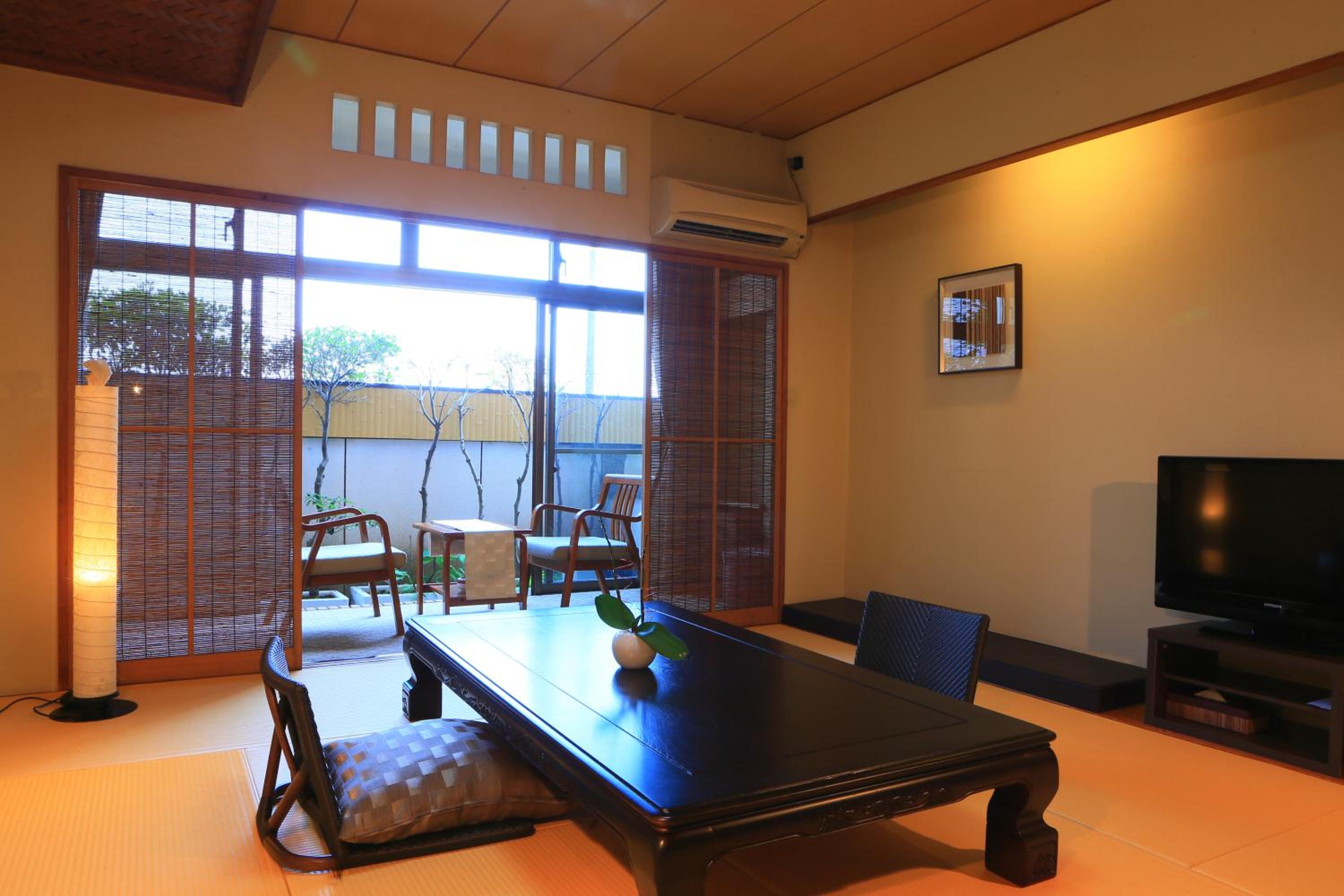Japanese-Style Room with Shared Bathroom - Ground Floor photo 3