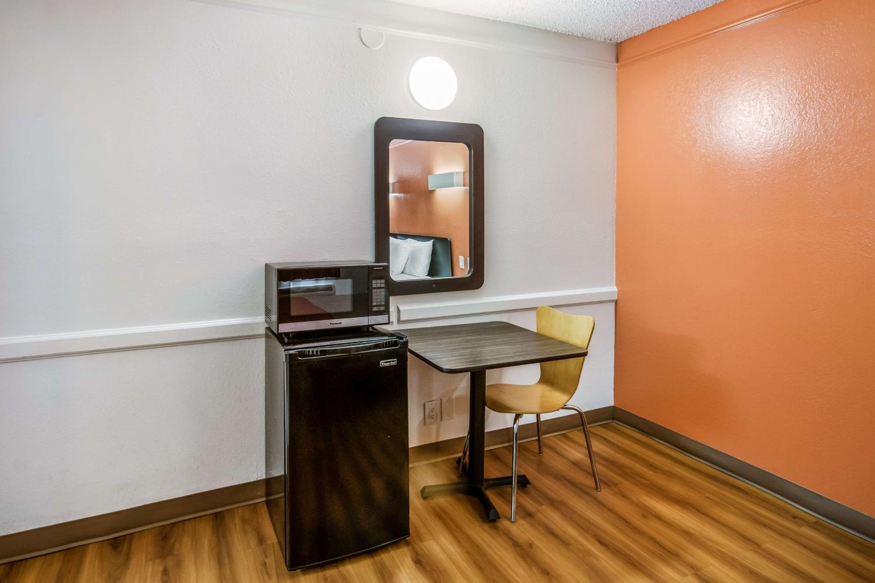 Quadruple Room - Non-Smoking - Photo 1