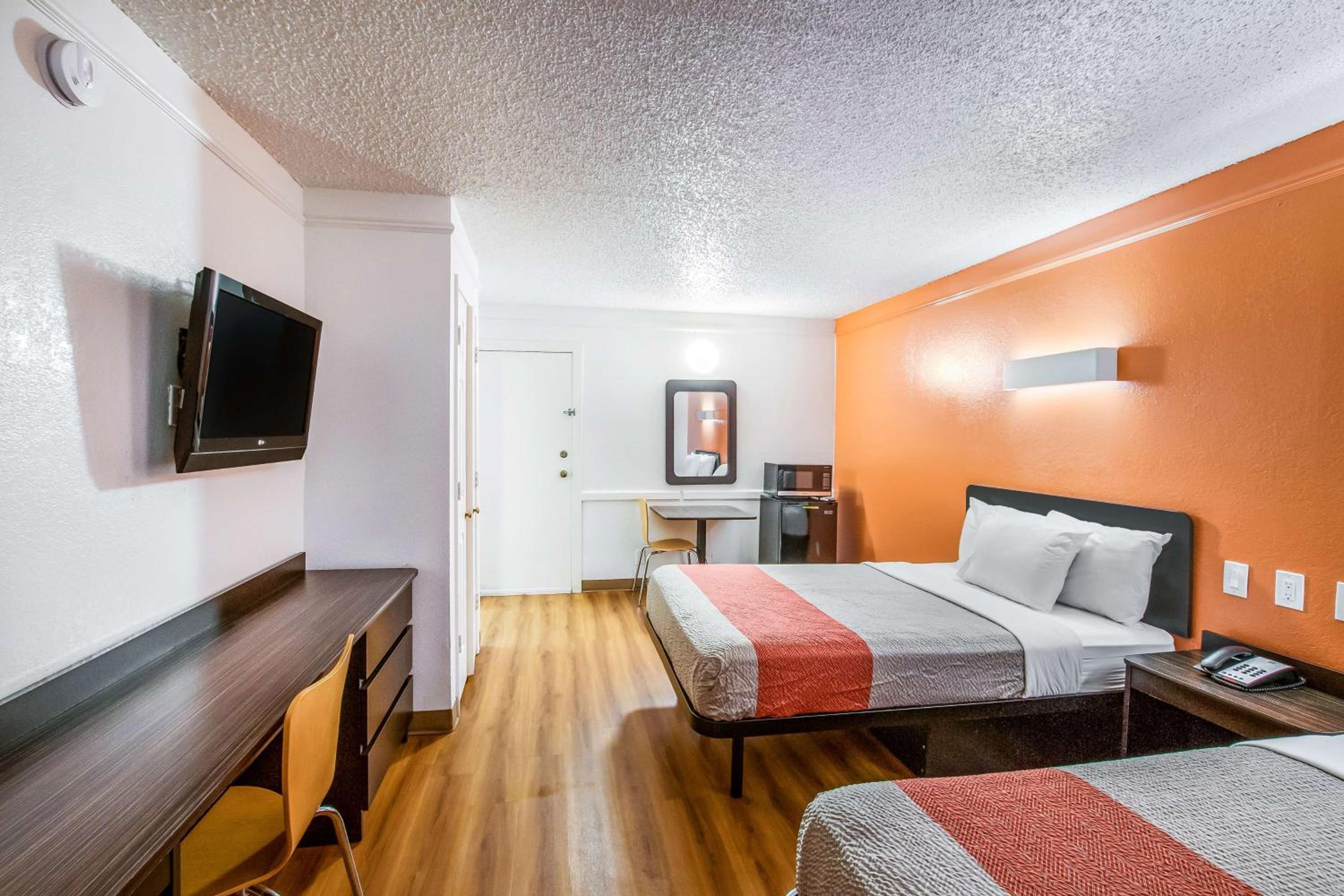 Quadruple Room - Non-Smoking - Photo 2