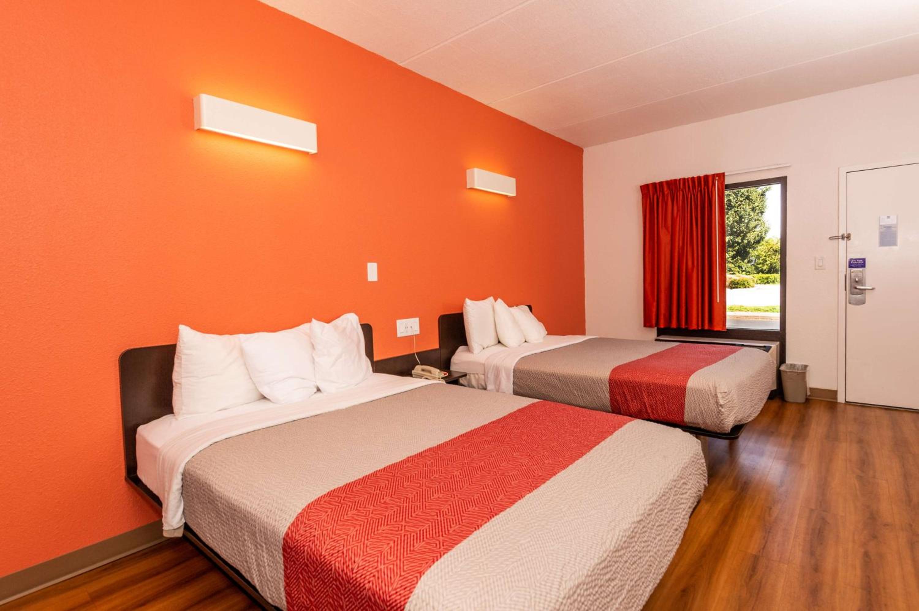 Deluxe Quadruple Room - Non-Smoking - Photo 7