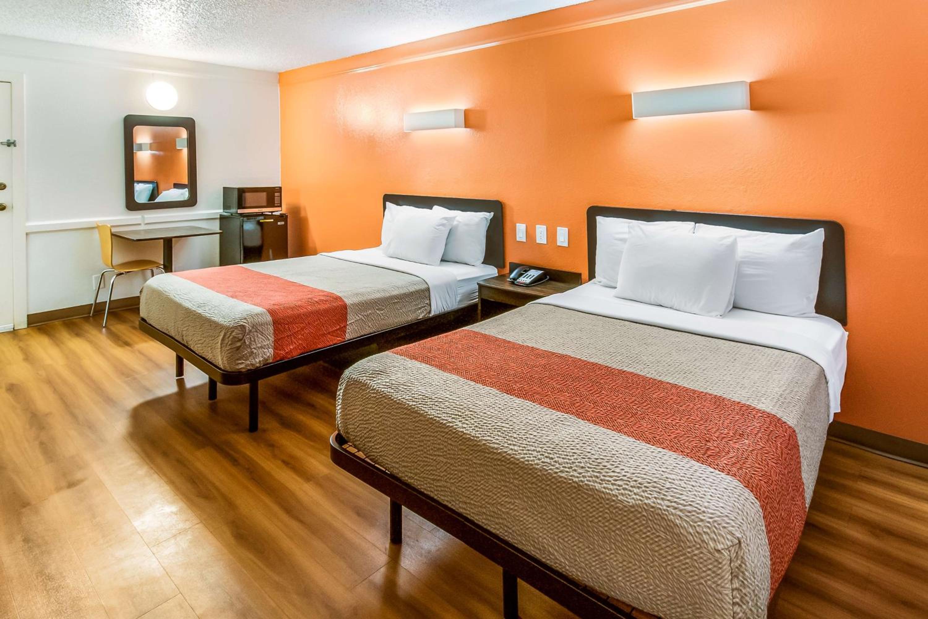 Quadruple Room - Non-Smoking - Photo 6
