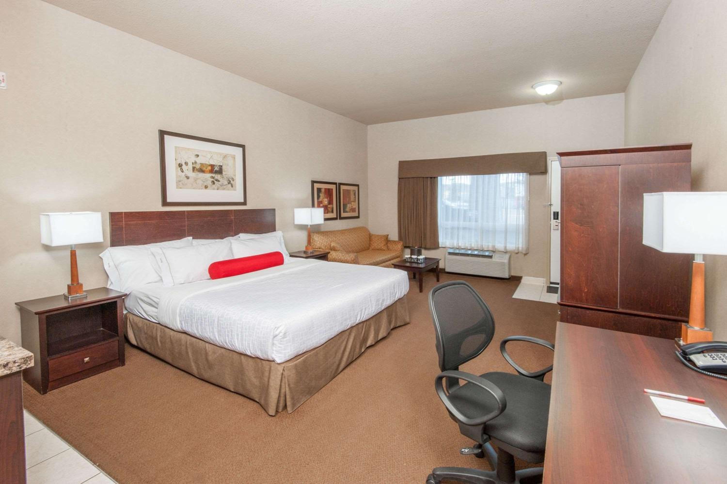 Family Suite with One King Bed and Two Twin Beds - Non-Smoking - Photo 1