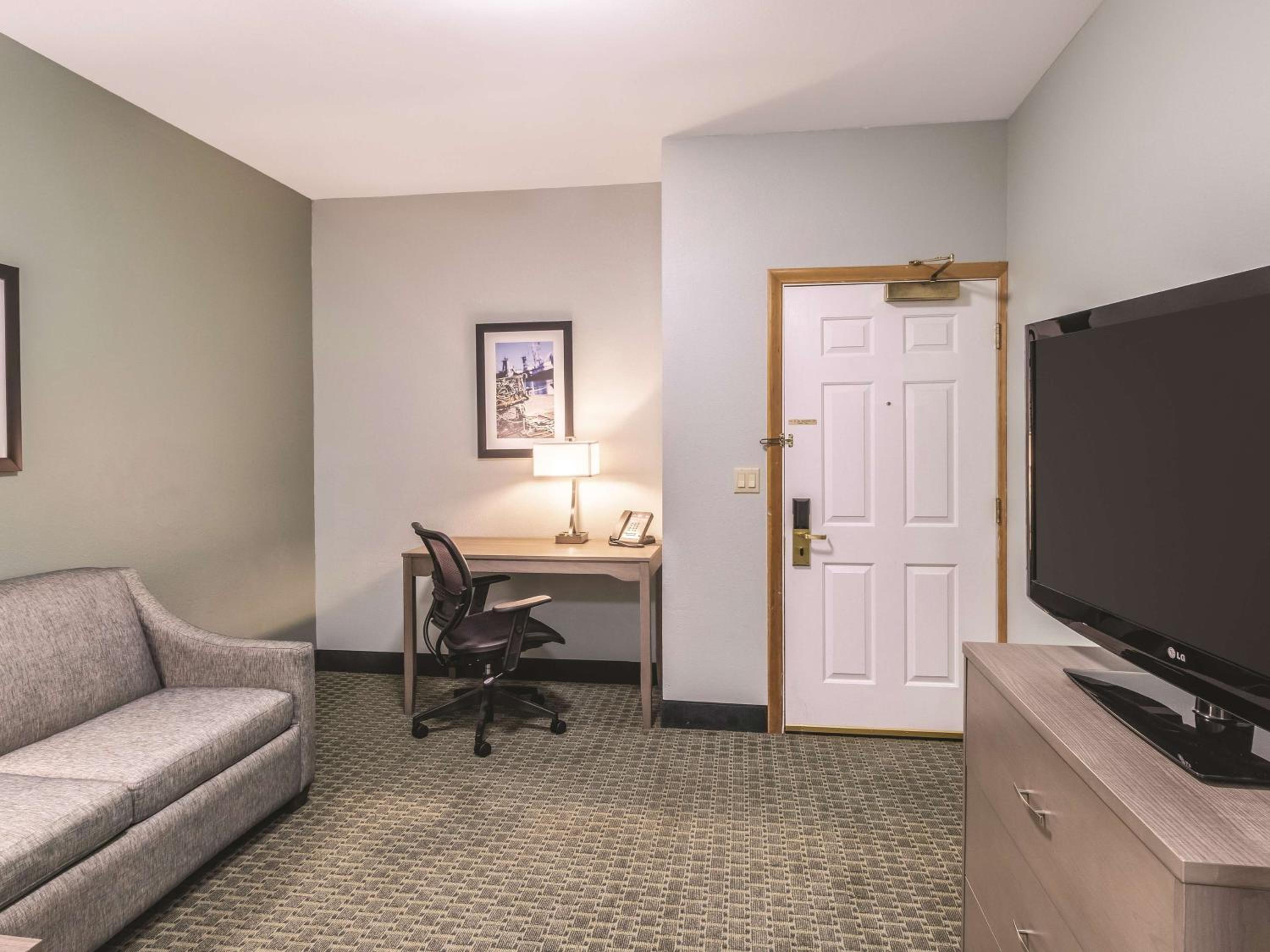 King Suite - Photo 6