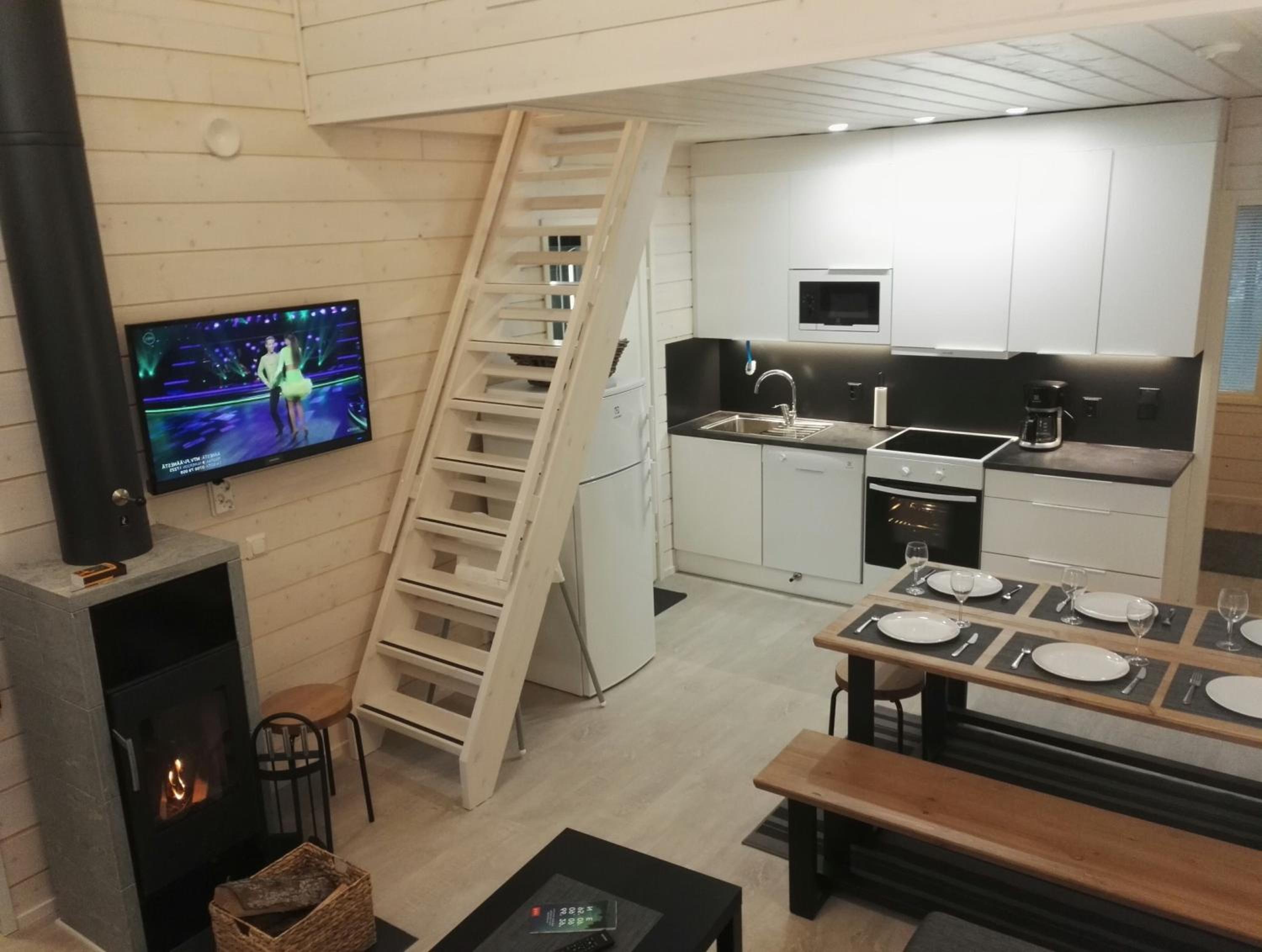 Apartment - Split Level - Photo 3