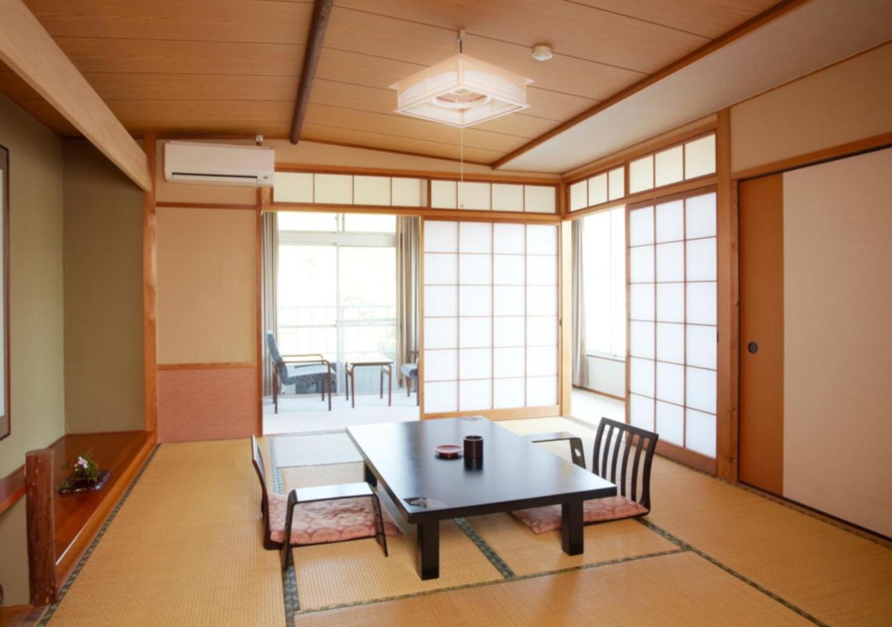 Japanese-Style Room with Shared Bathroom - Photo 4