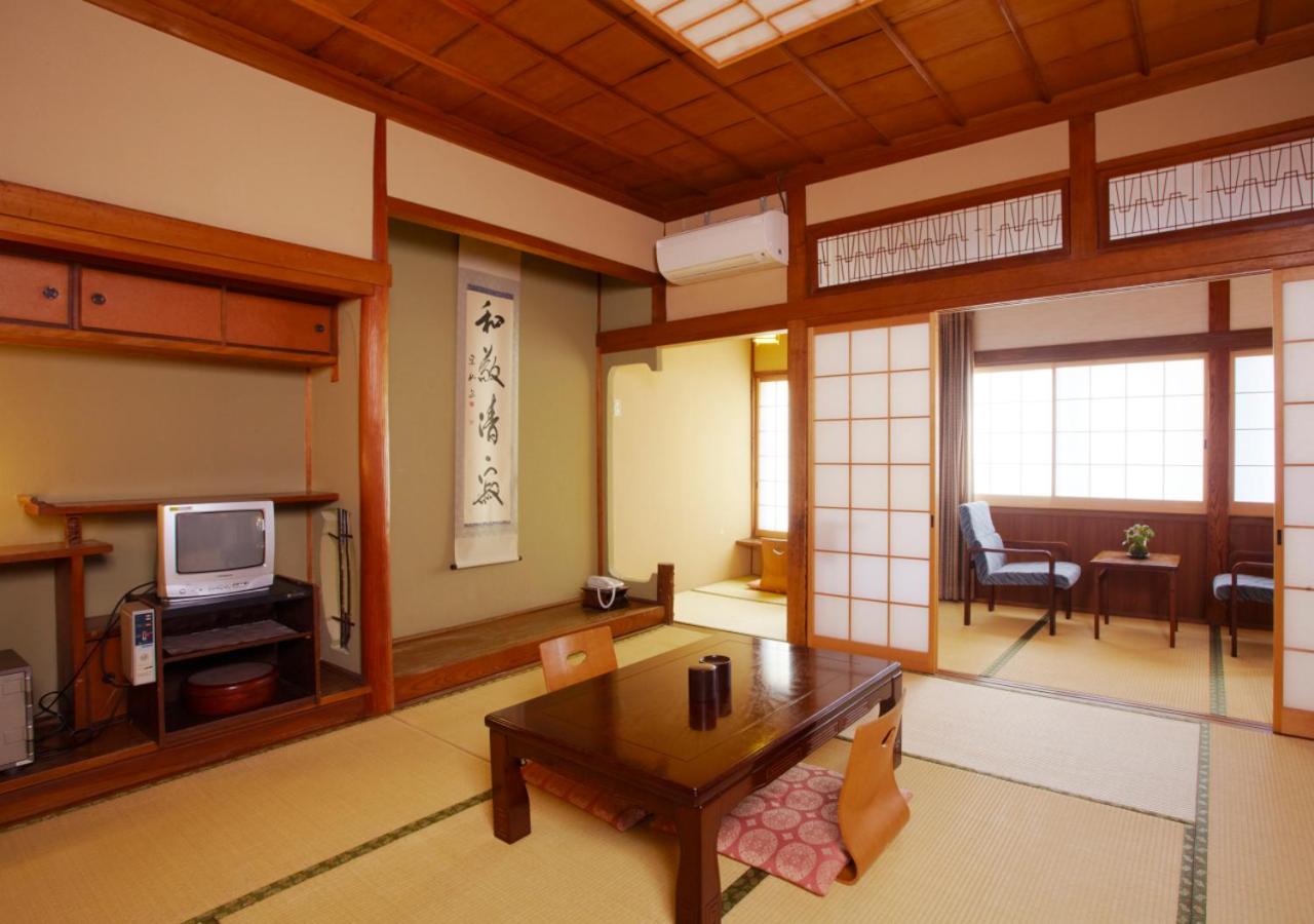 Japanese-Style Room with Shared Bathroom - Photo 2