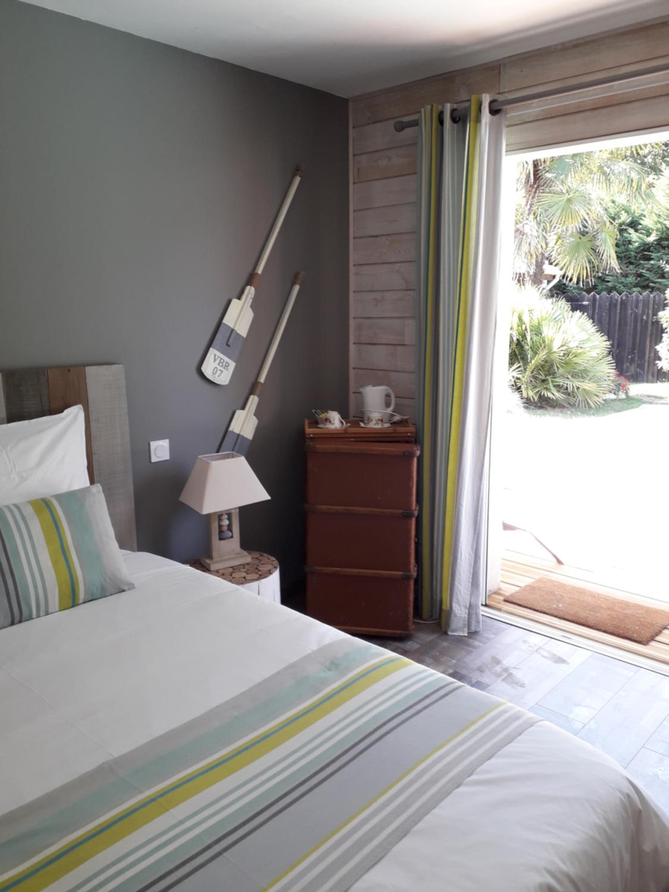 Queen Room with Pool View photo 1