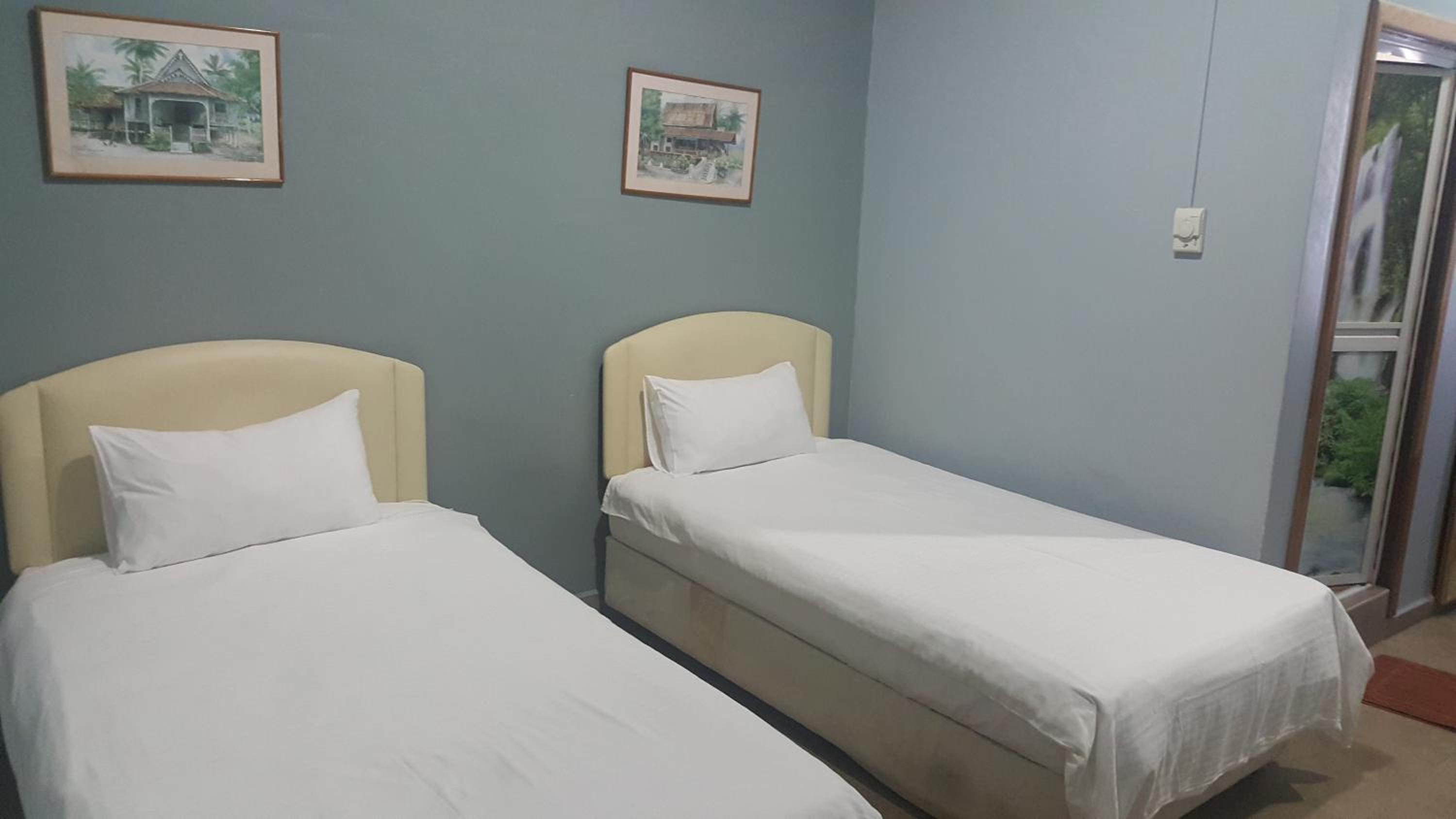 Deluxe Twin Room - Photo 2