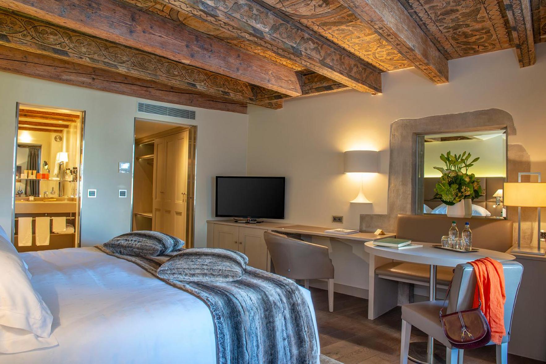 Prestige Room