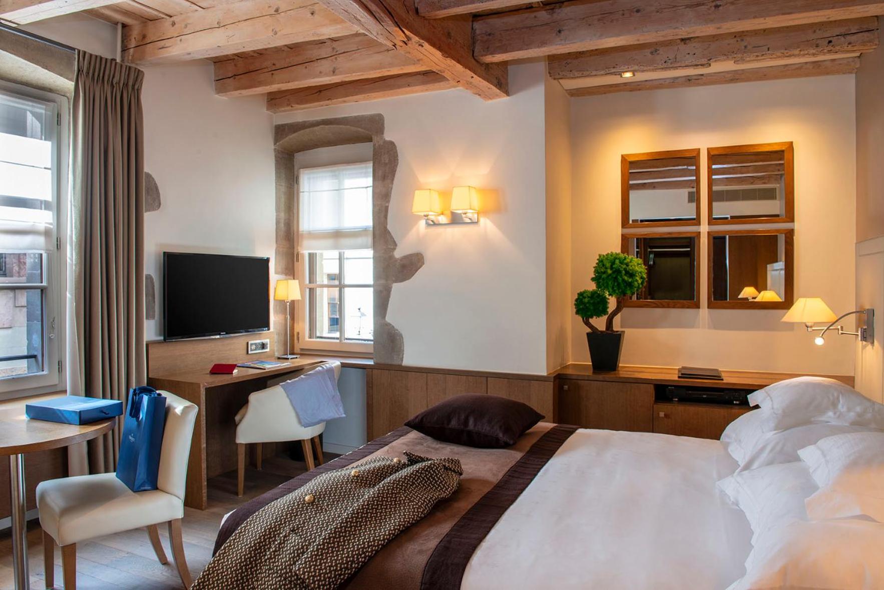 Deluxe Room - Photo 5
