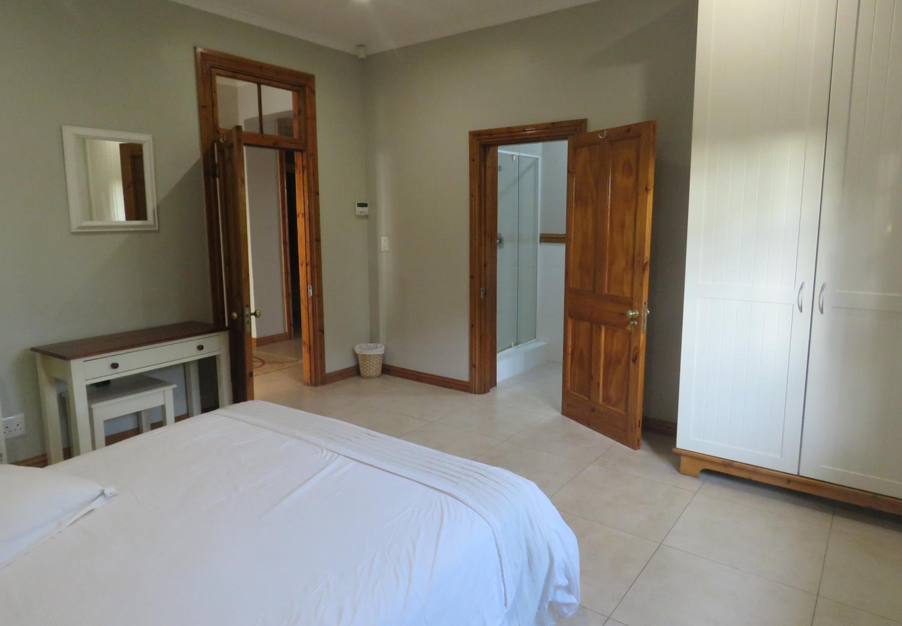 Four-Bedroom House - Photo 6
