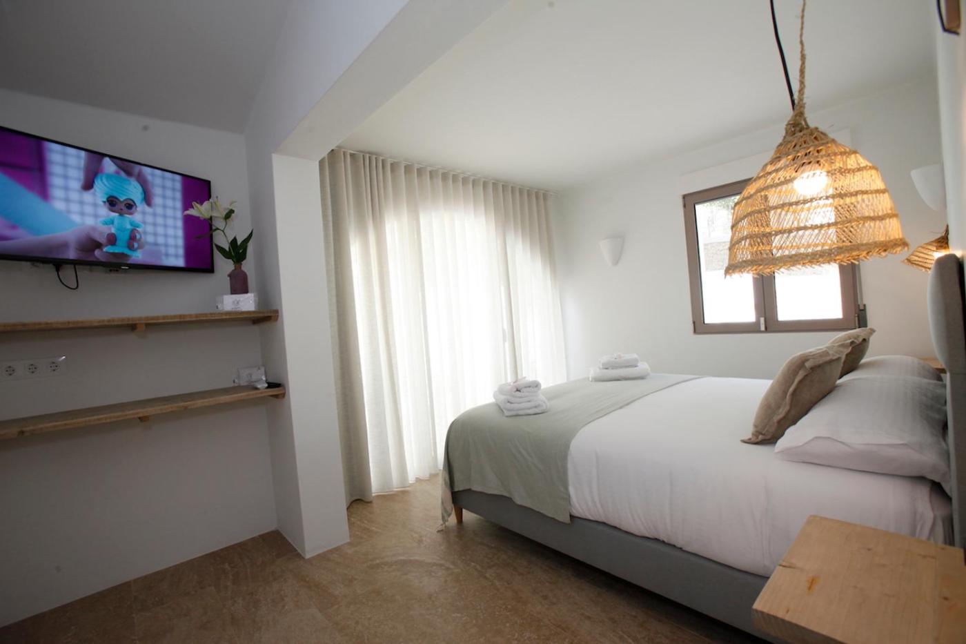 King Room with Pool View photo 2