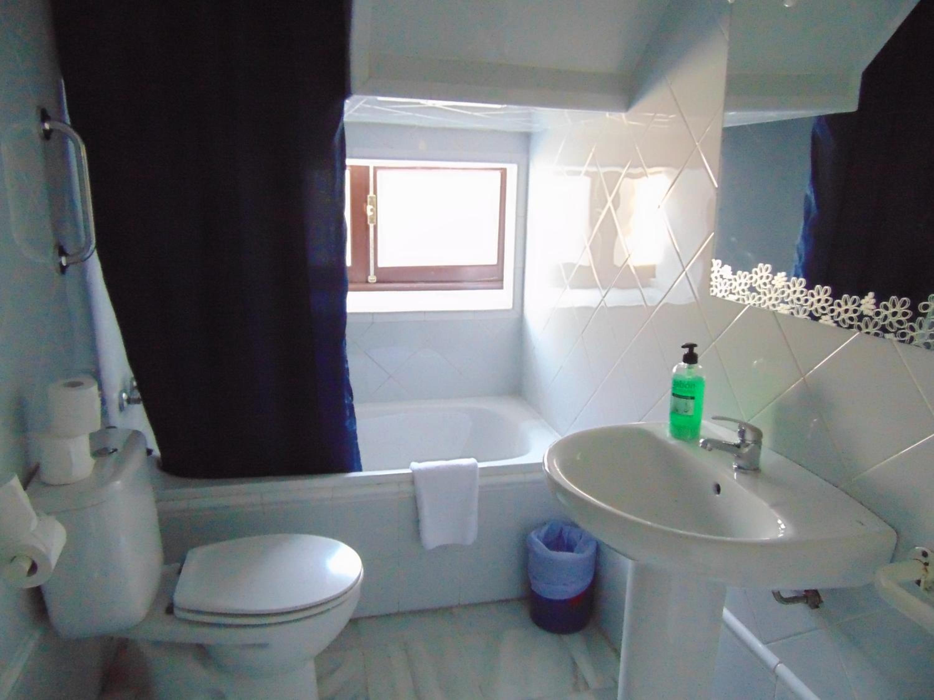Three-Bedroom Apartment with Balcony - Photo 4