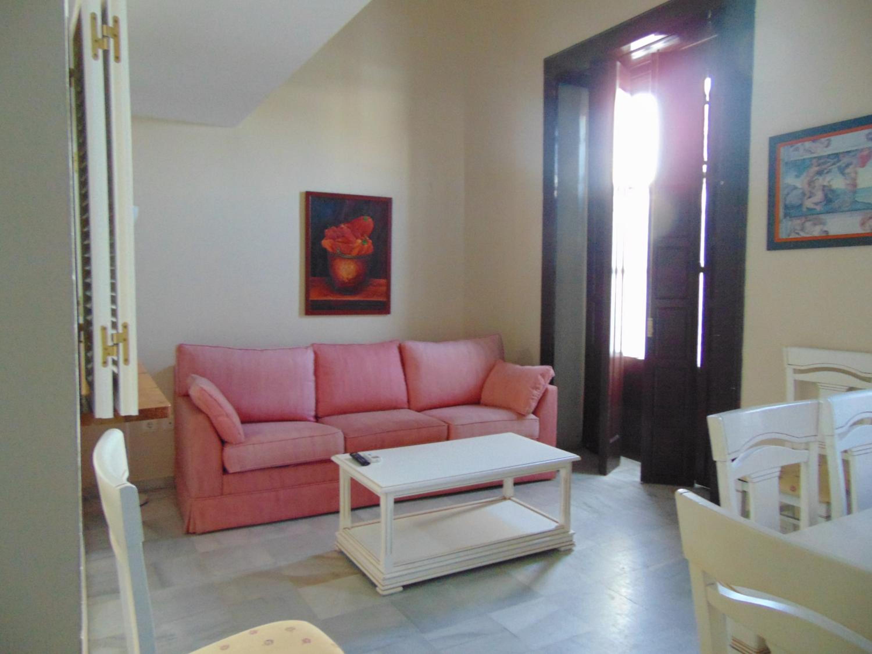 Three-Bedroom Apartment with Balcony - Photo 22