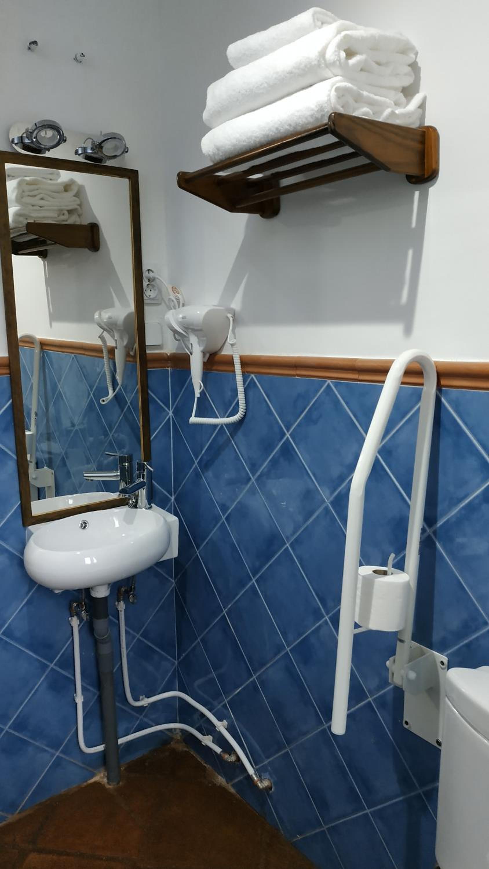 Double Room - Disability Access photo 3