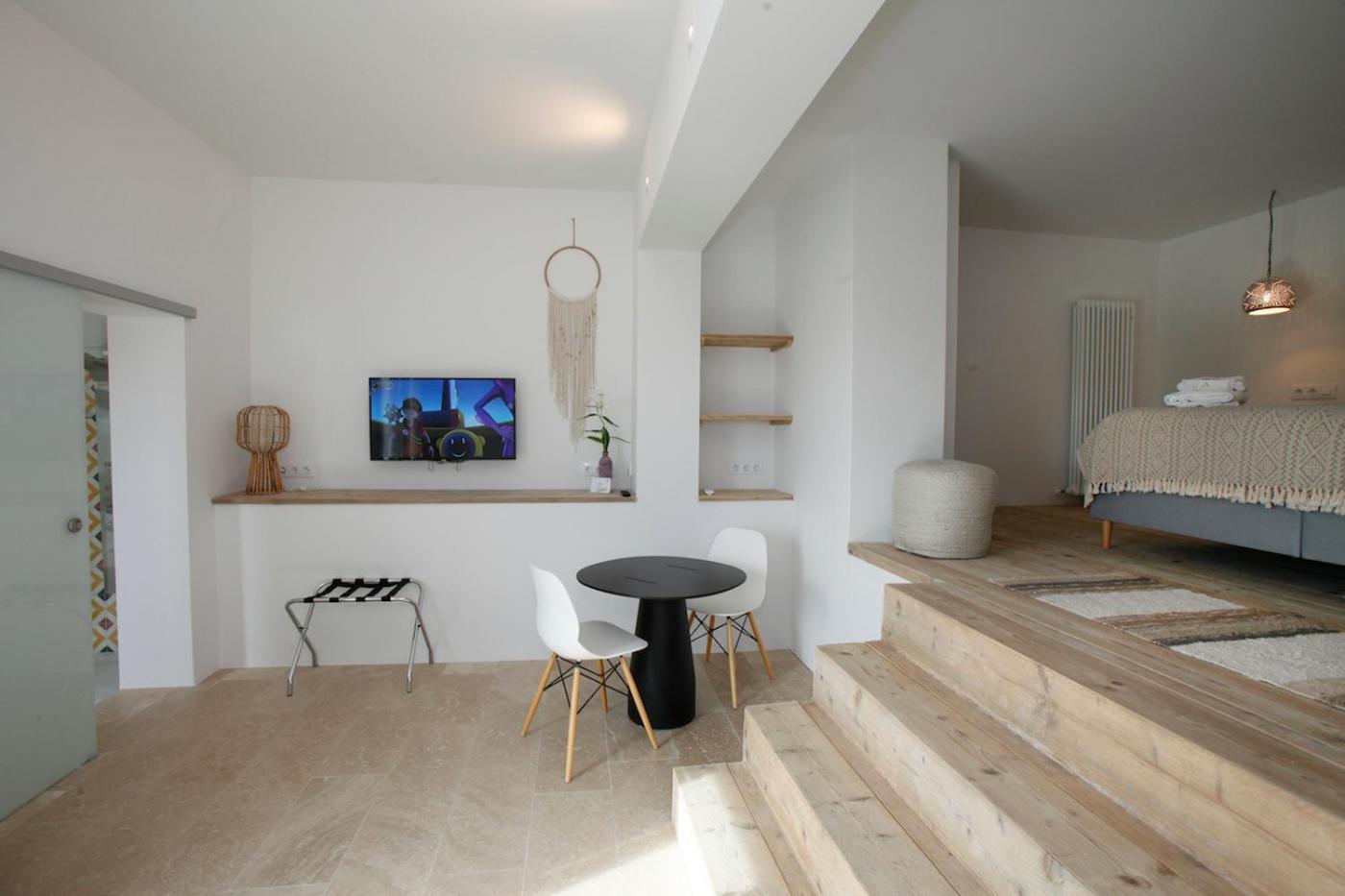 Superior Family Room photo 2