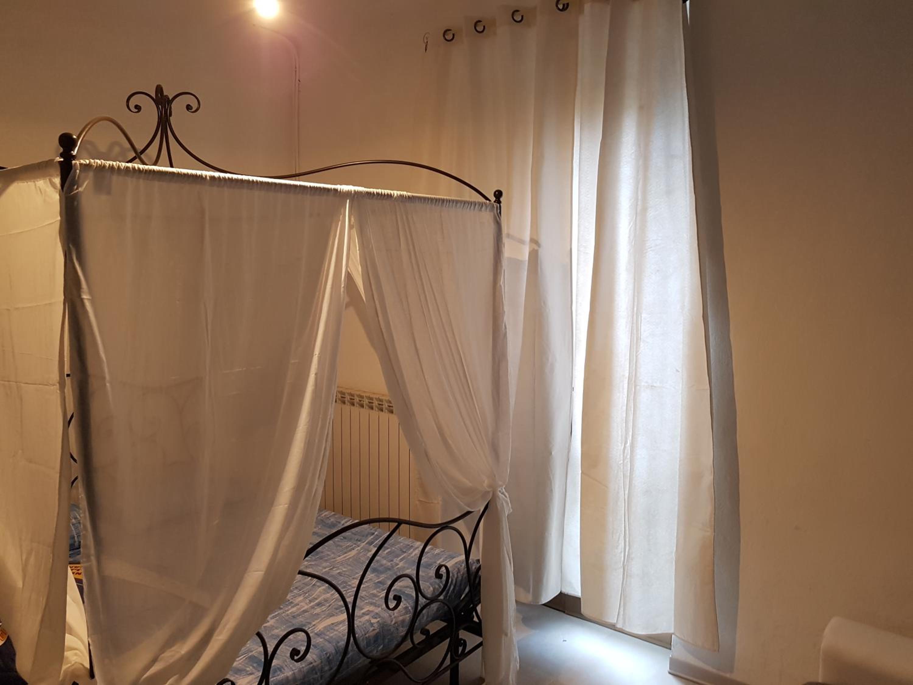 Quadruple Room with Private Bathroom - Photo 8