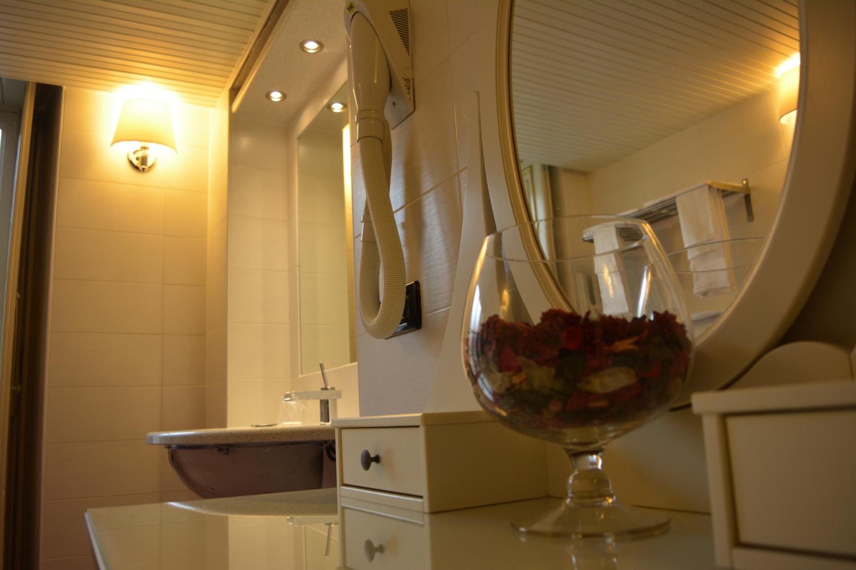 Junior Suite with Mezzanine - Photo 5
