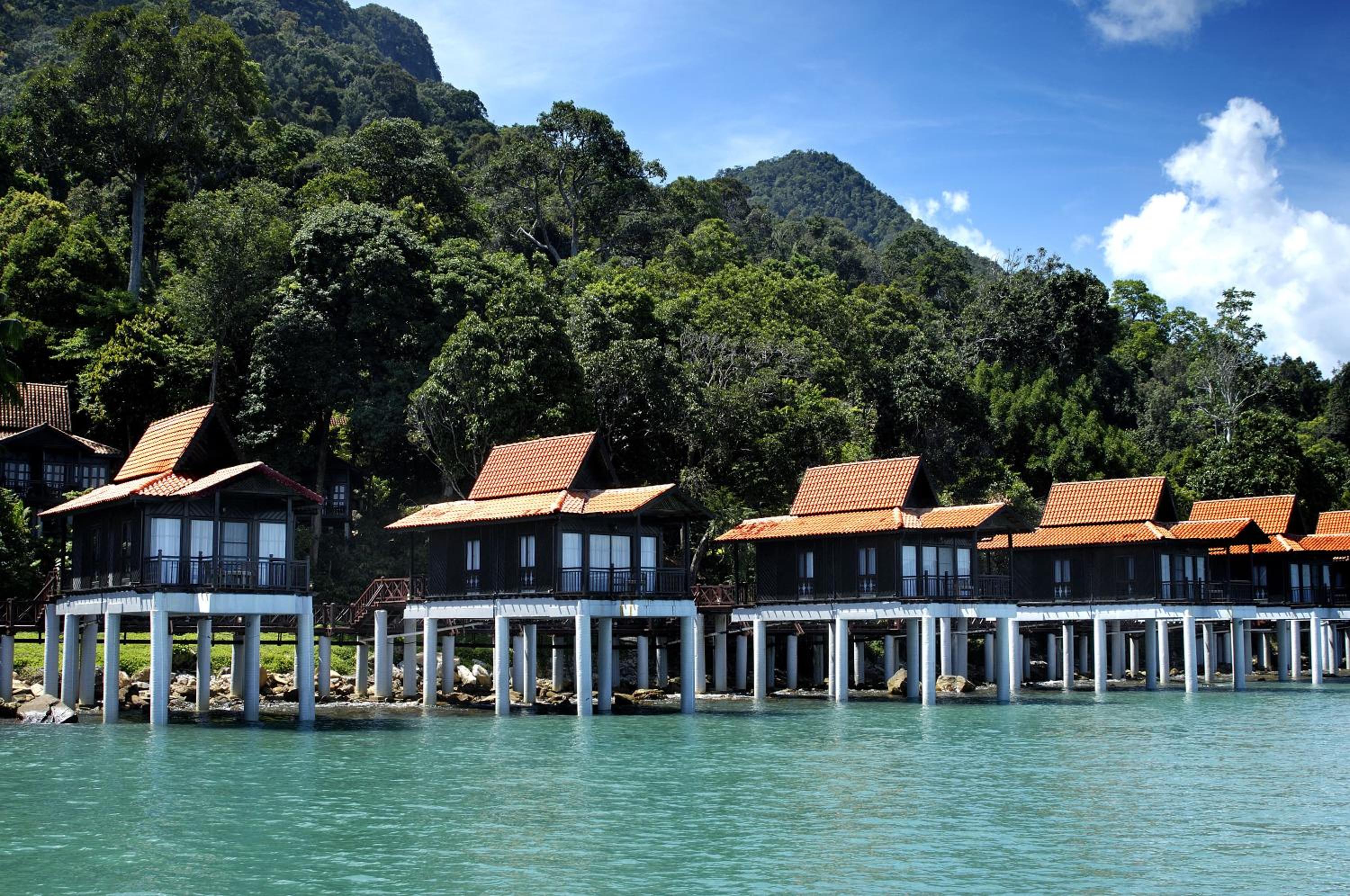 Premier Chalet On Water - Photo 2