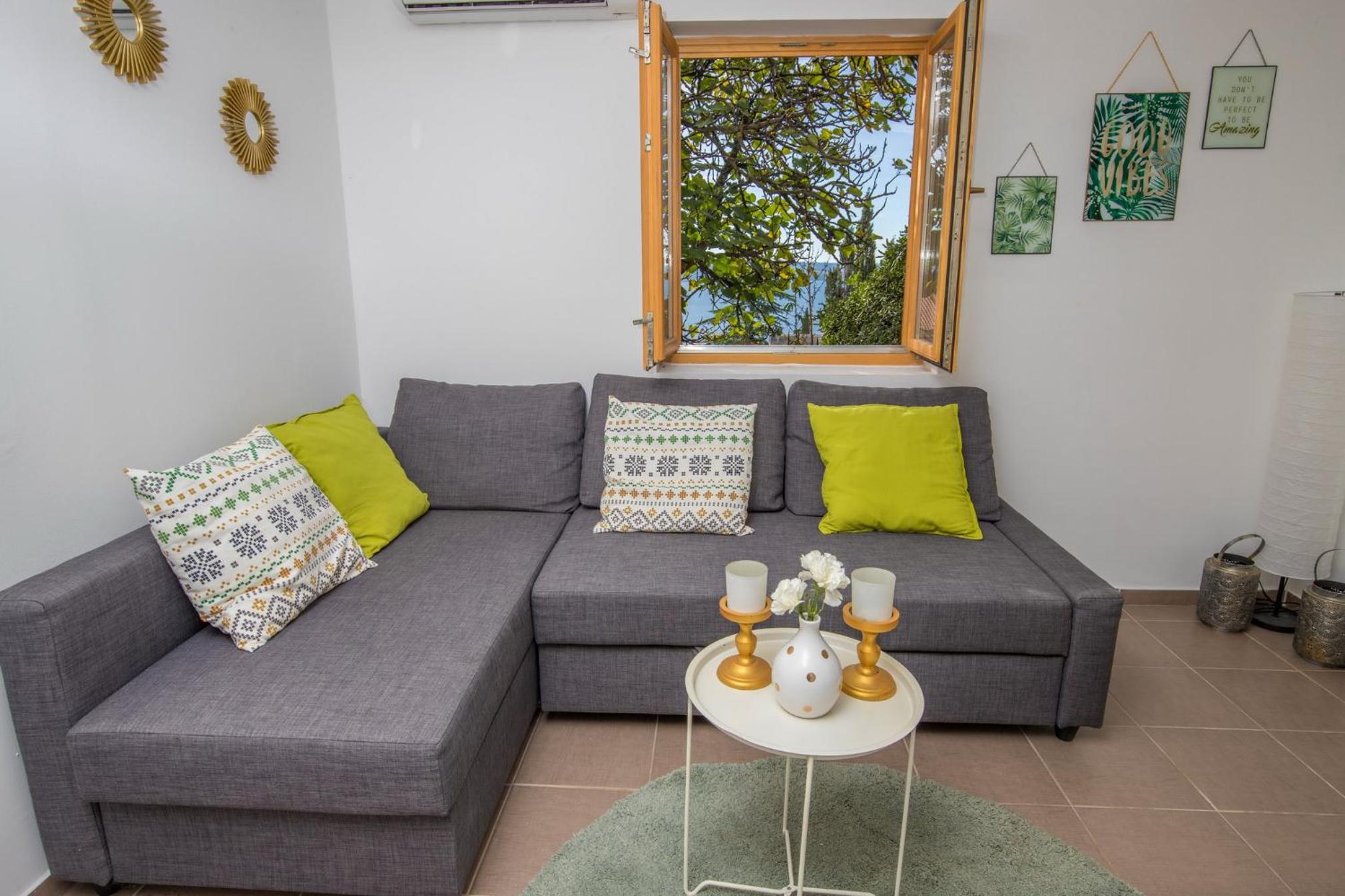 Apartment with Garden View