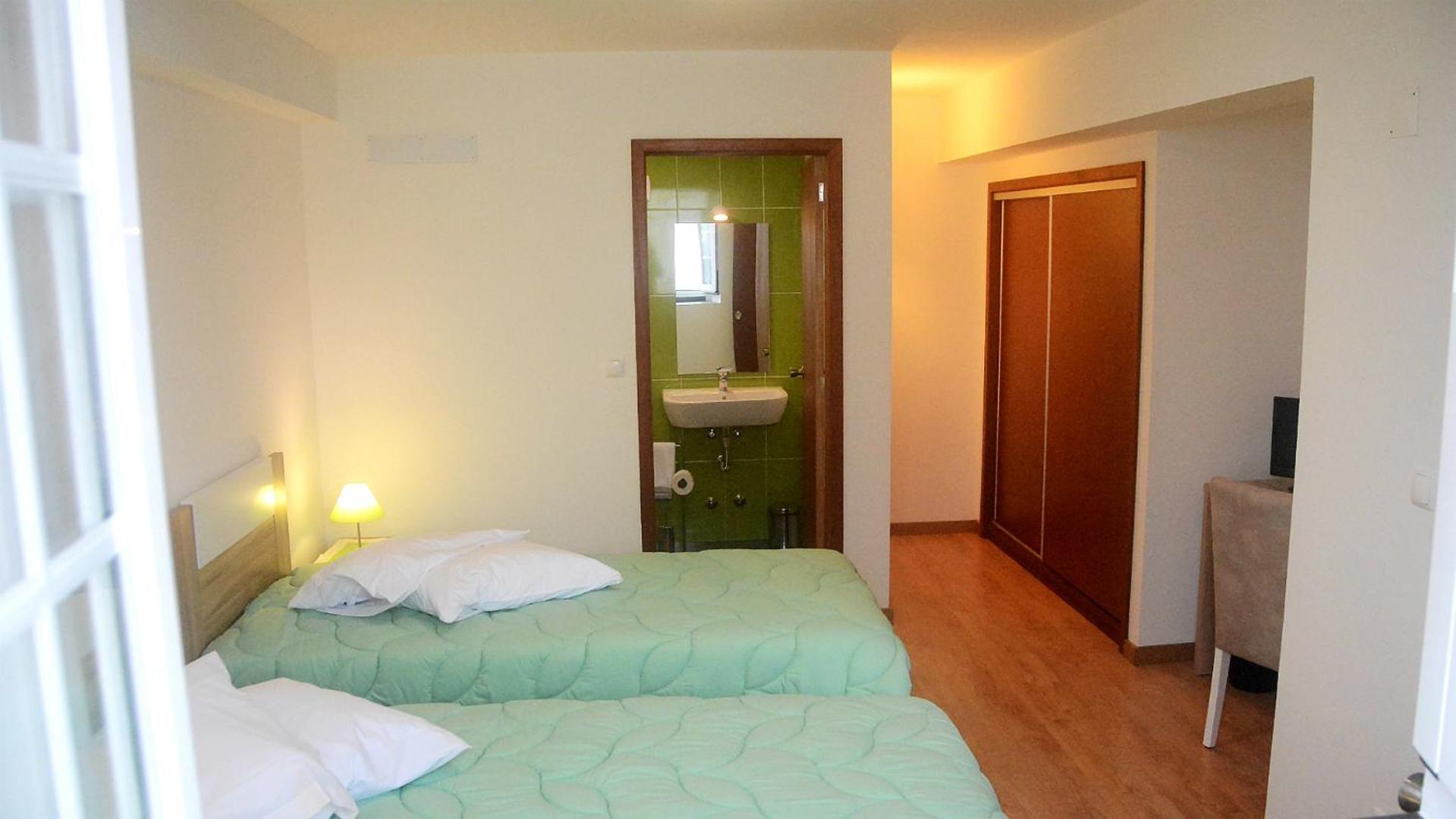 Twin Room - Photo 2