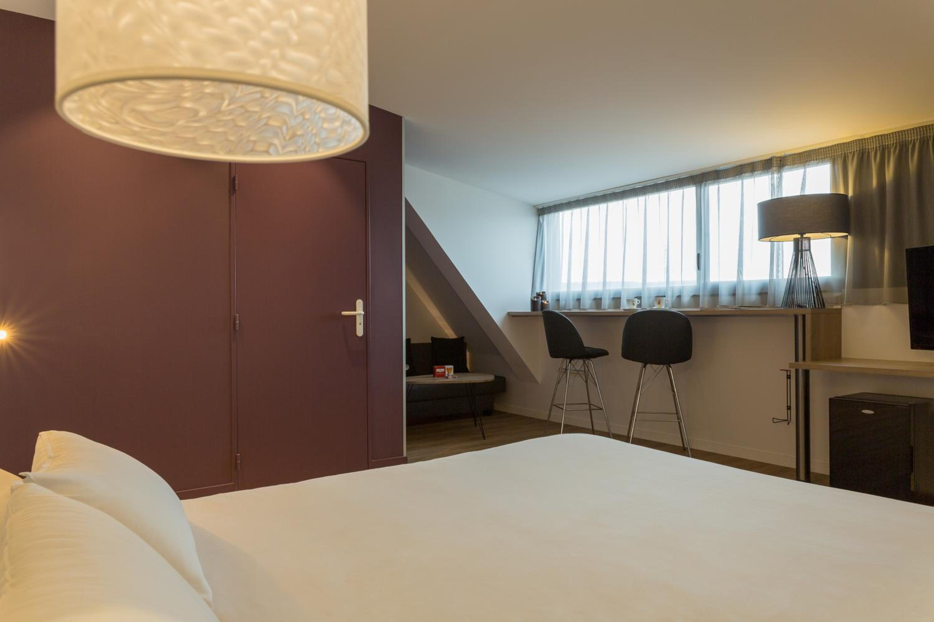 Superior Queen Room with Sofa Bed - Non-Smoking - Photo 5