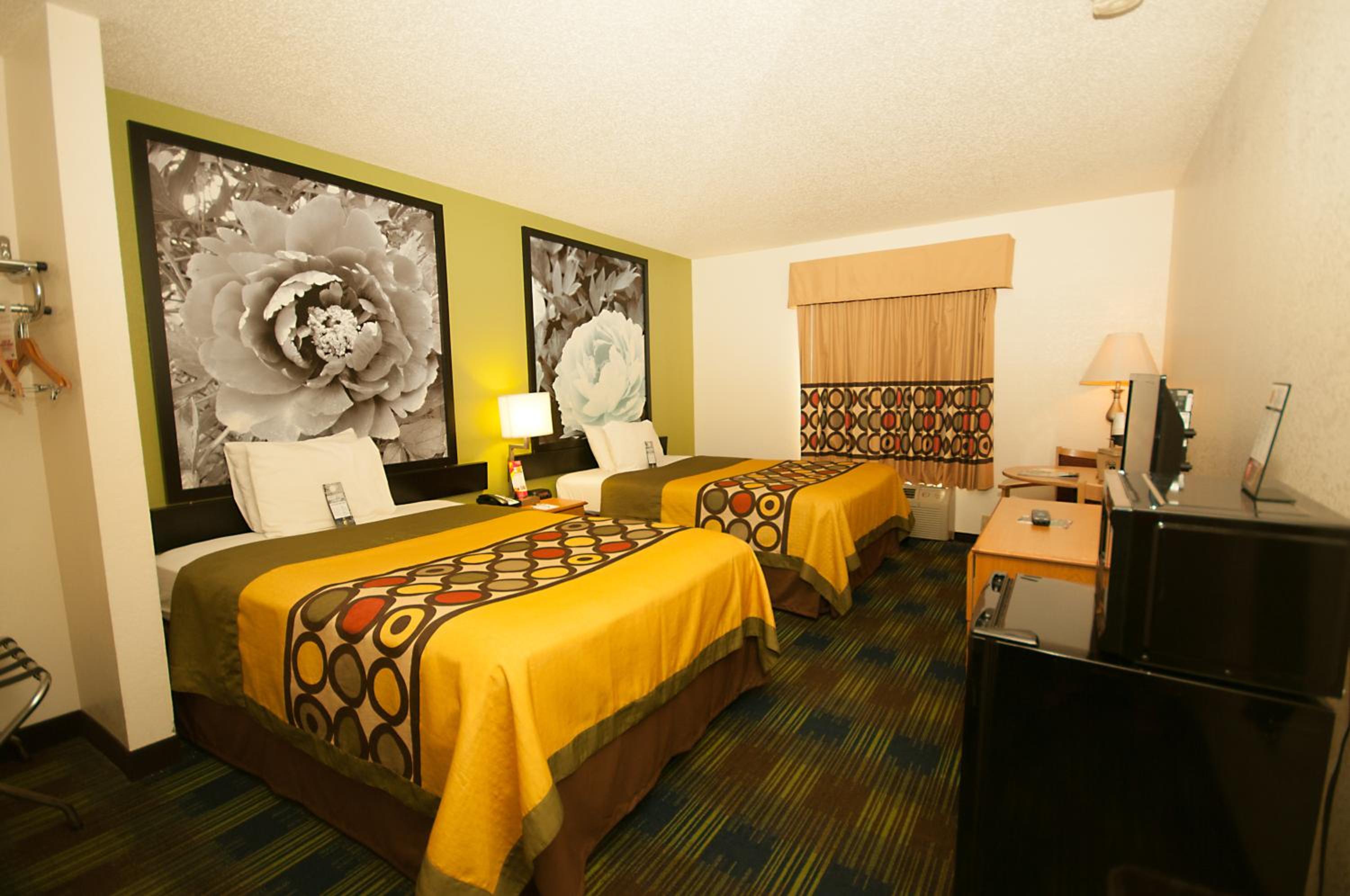 Double Room with Two Double Beds - Non-Smoking - Photo 4