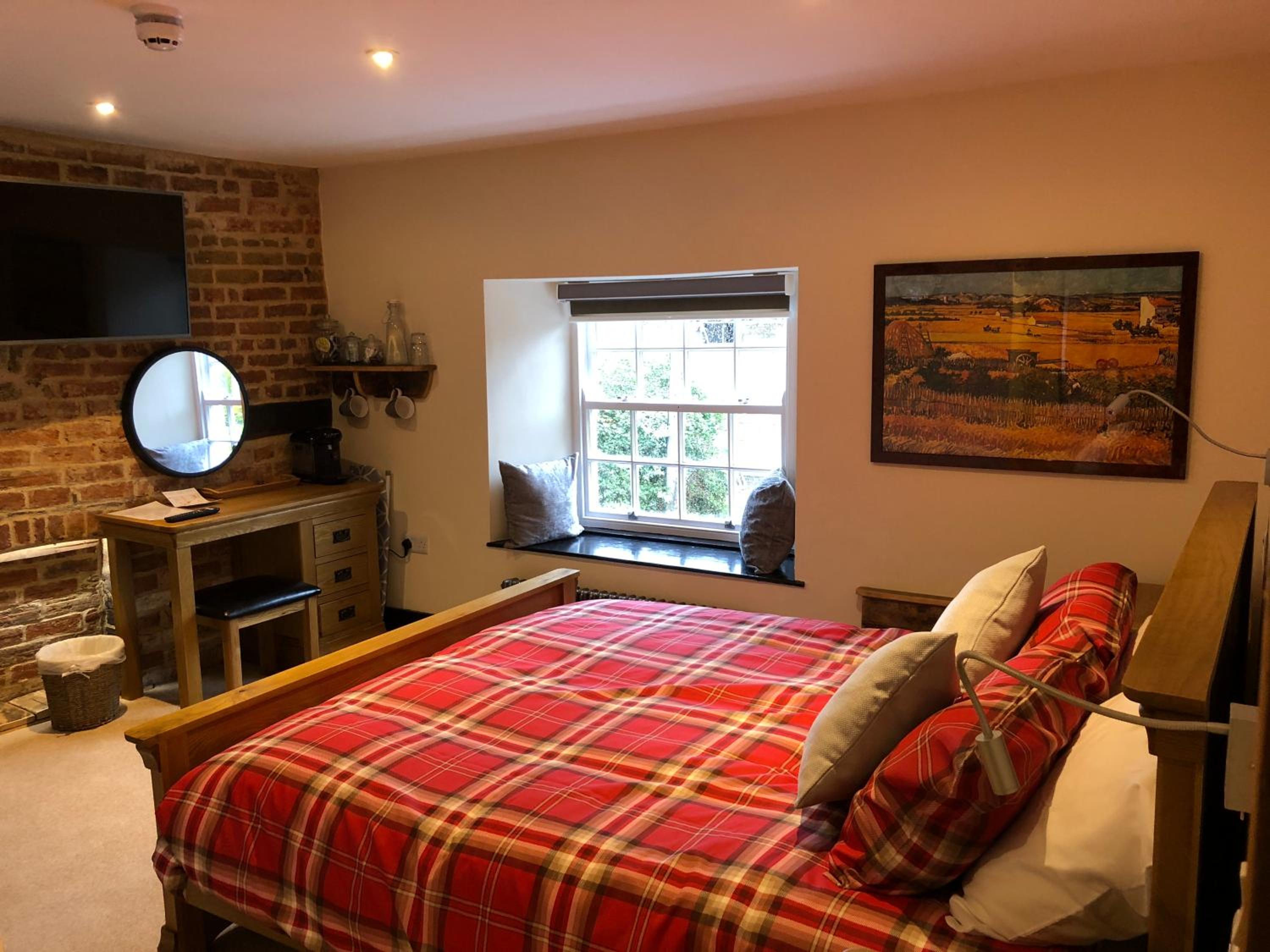 Deluxe Double Room with Shower - Photo 6