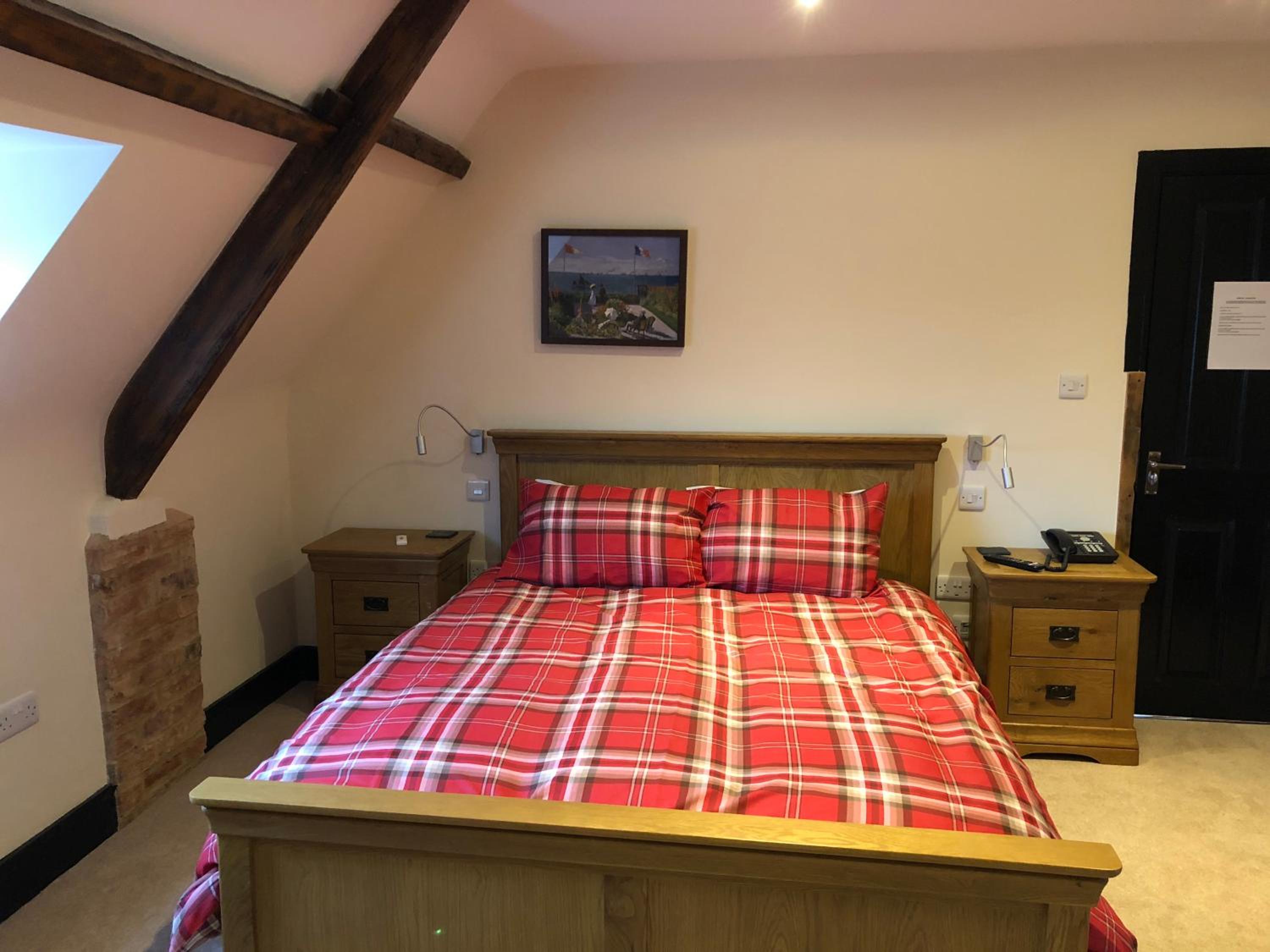 Deluxe Double Room with Shower - Photo 2
