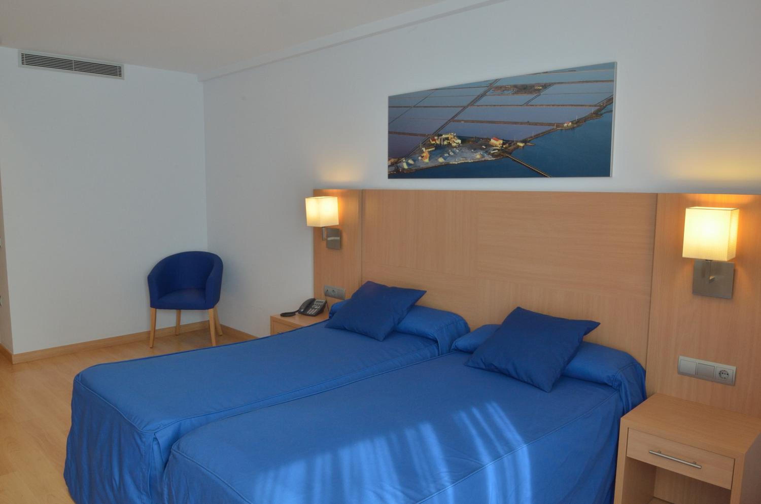 Double or Twin Room with Balcony photo 3
