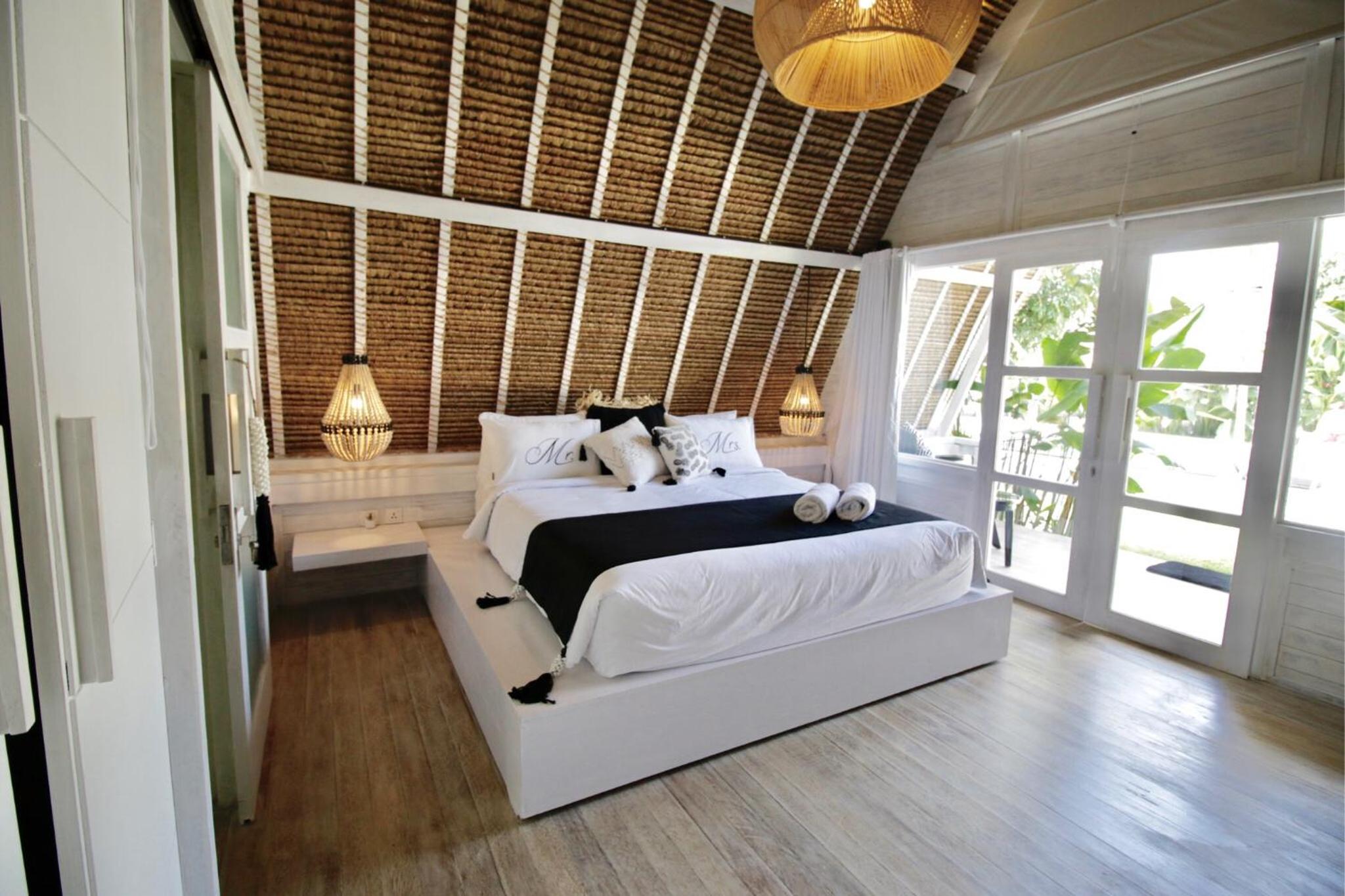 Double Room with Pool View - Photo 1