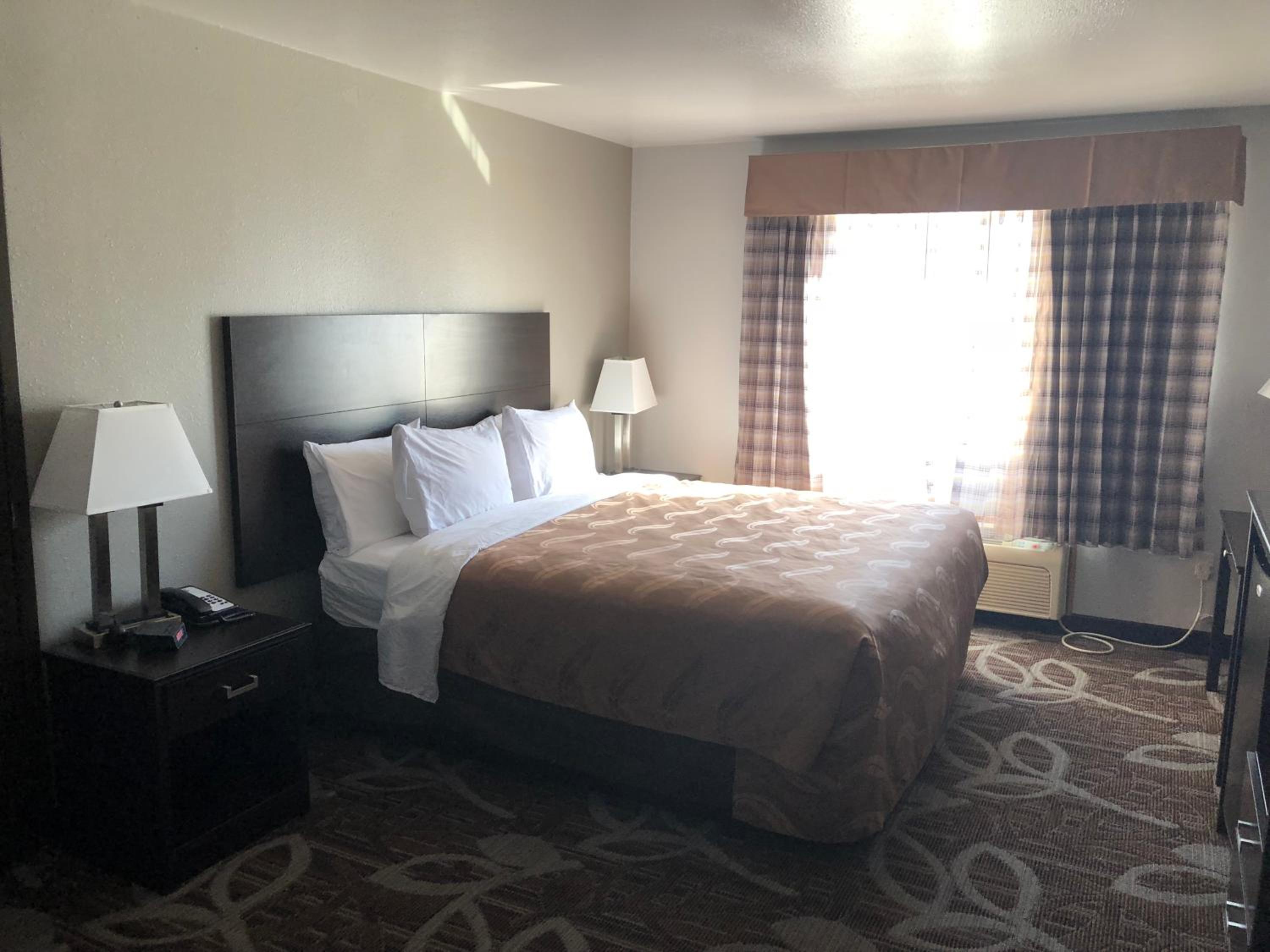 King Room - Non-Smoking photo 2