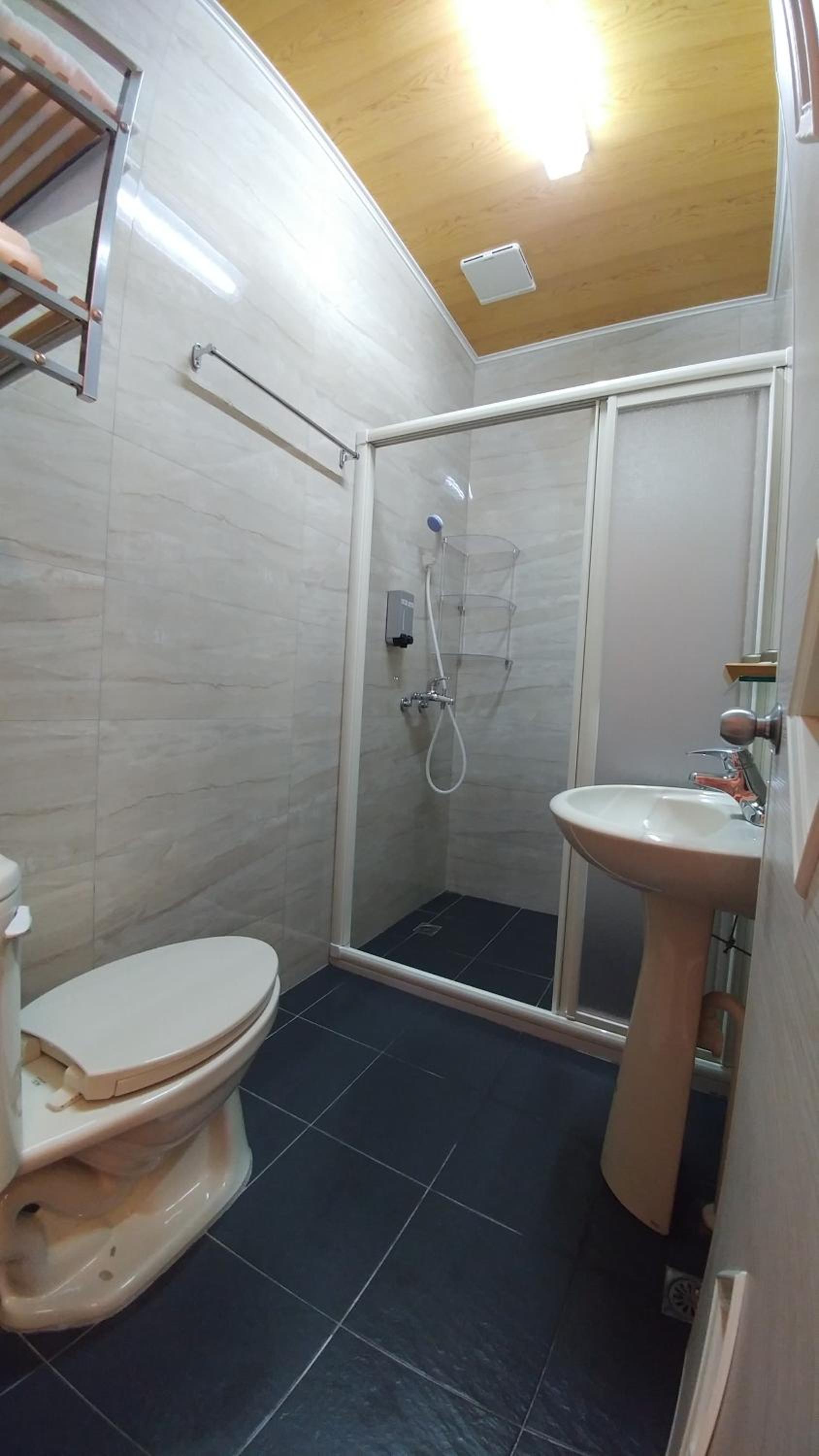 Twin Room with Private Bathroom photo 2