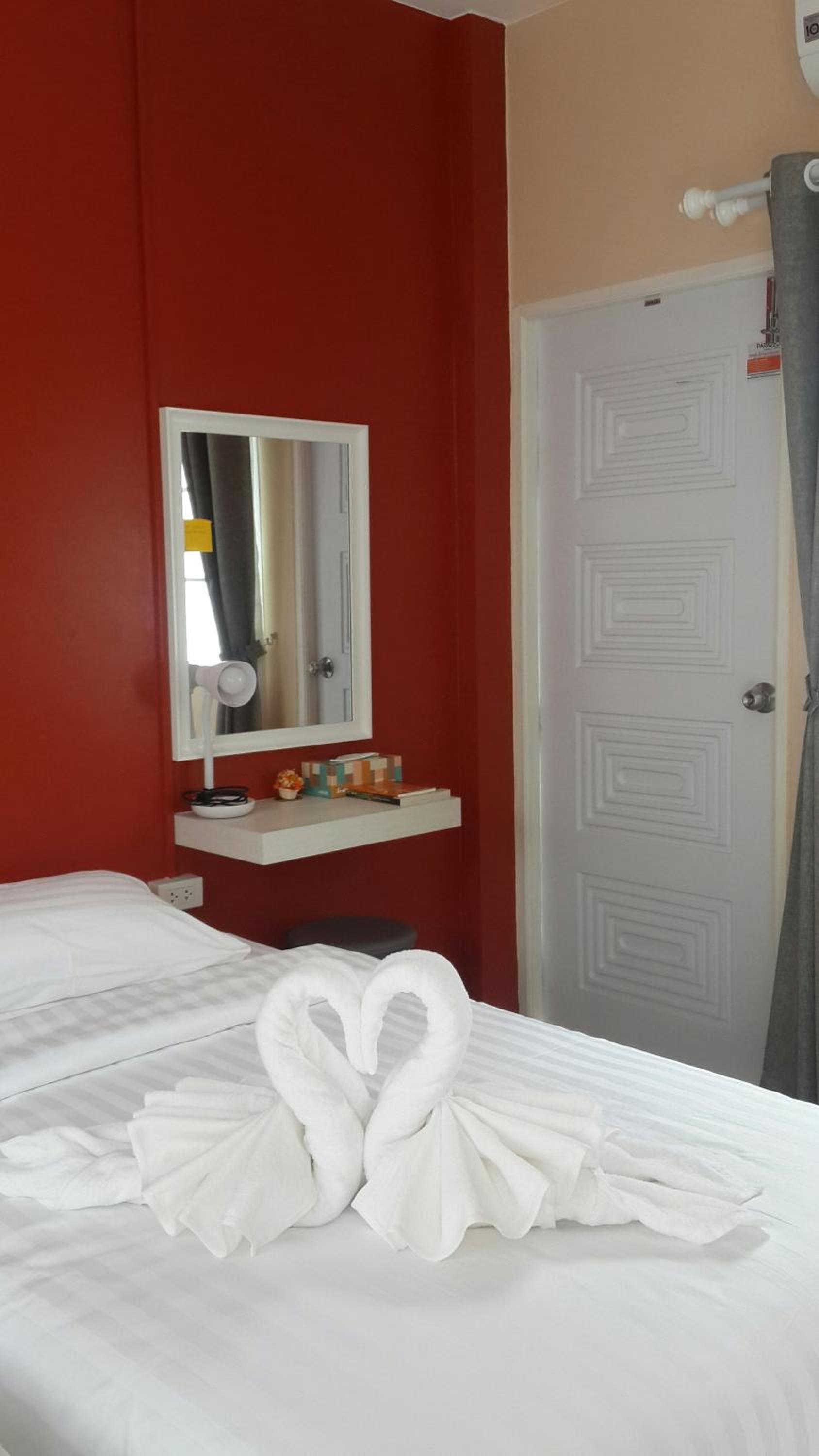 Twin Room - Photo 8