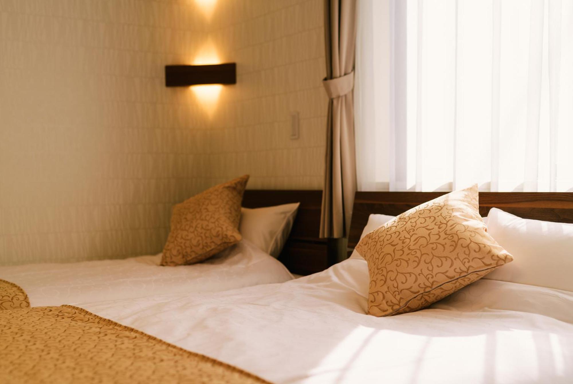 Deluxe Family Suite - Photo 5