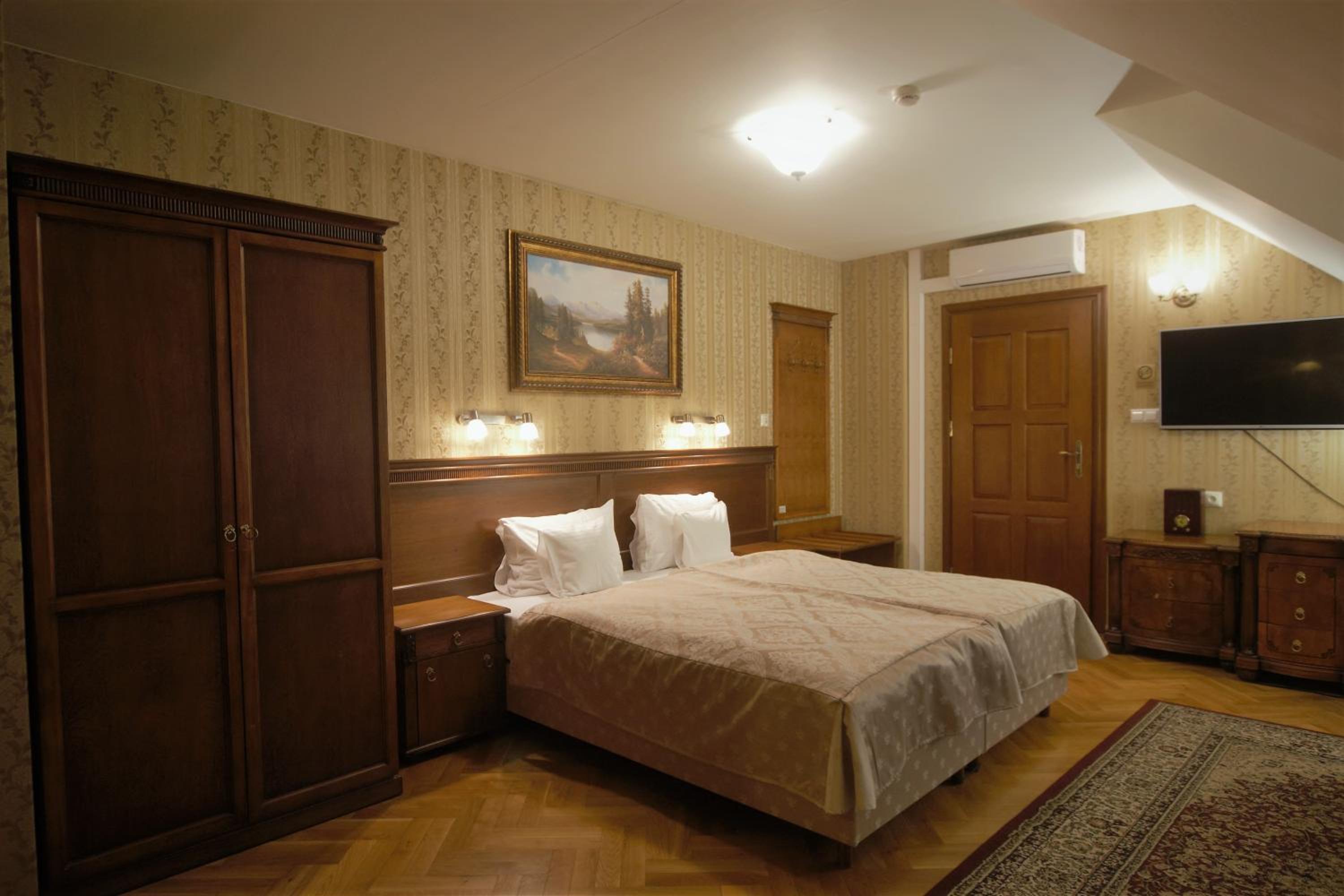 Apartment (2 Adults)