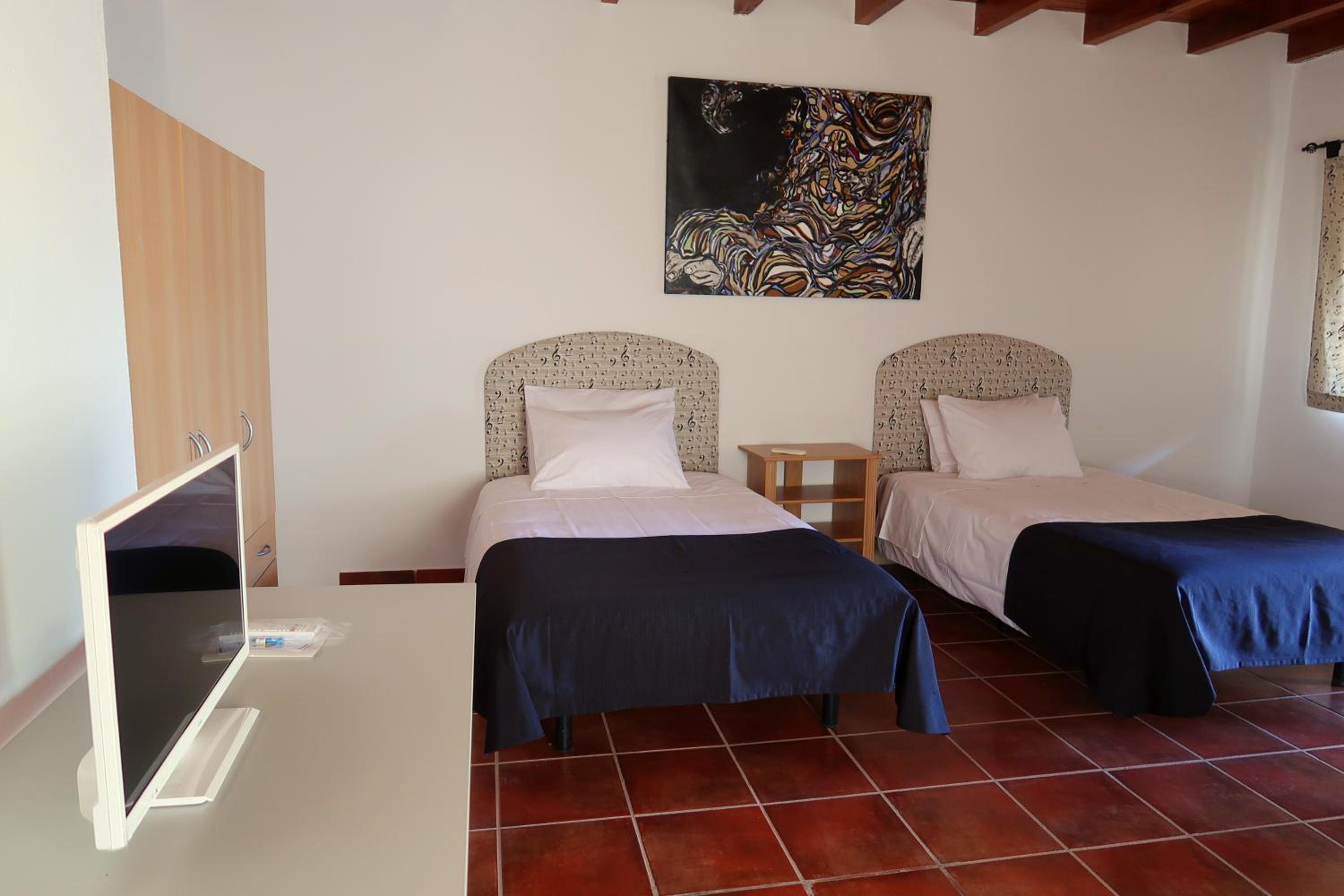 Double or Twin Room - Photo 6