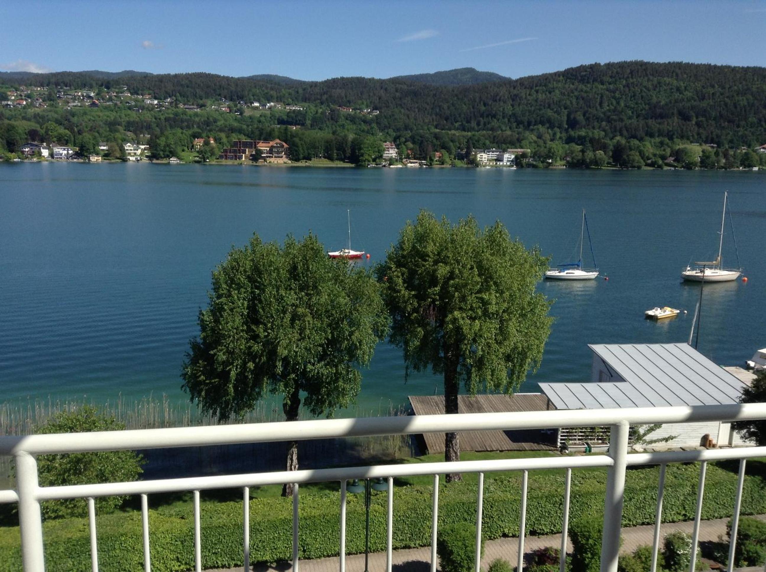 One-Bedroom Apartment with Balcony photo 3