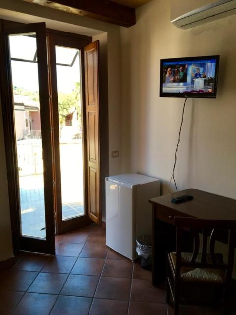 Triple Room with Private Bathroom - Photo 11