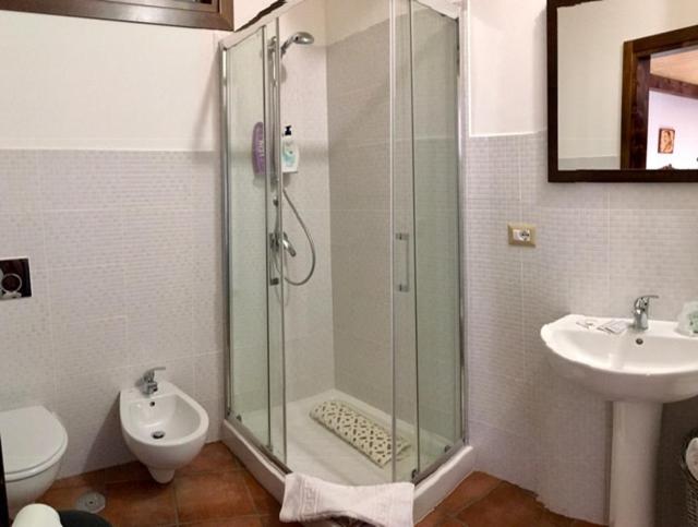 Triple Room with Private Bathroom - Photo 7