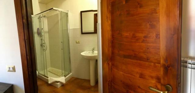 Triple Room with Private Bathroom - Photo 4