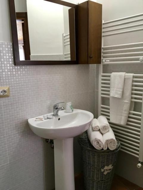 Triple Room with Private Bathroom - Photo 21