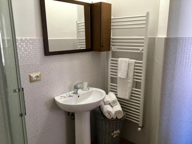 Triple Room with Private Bathroom - Photo 12