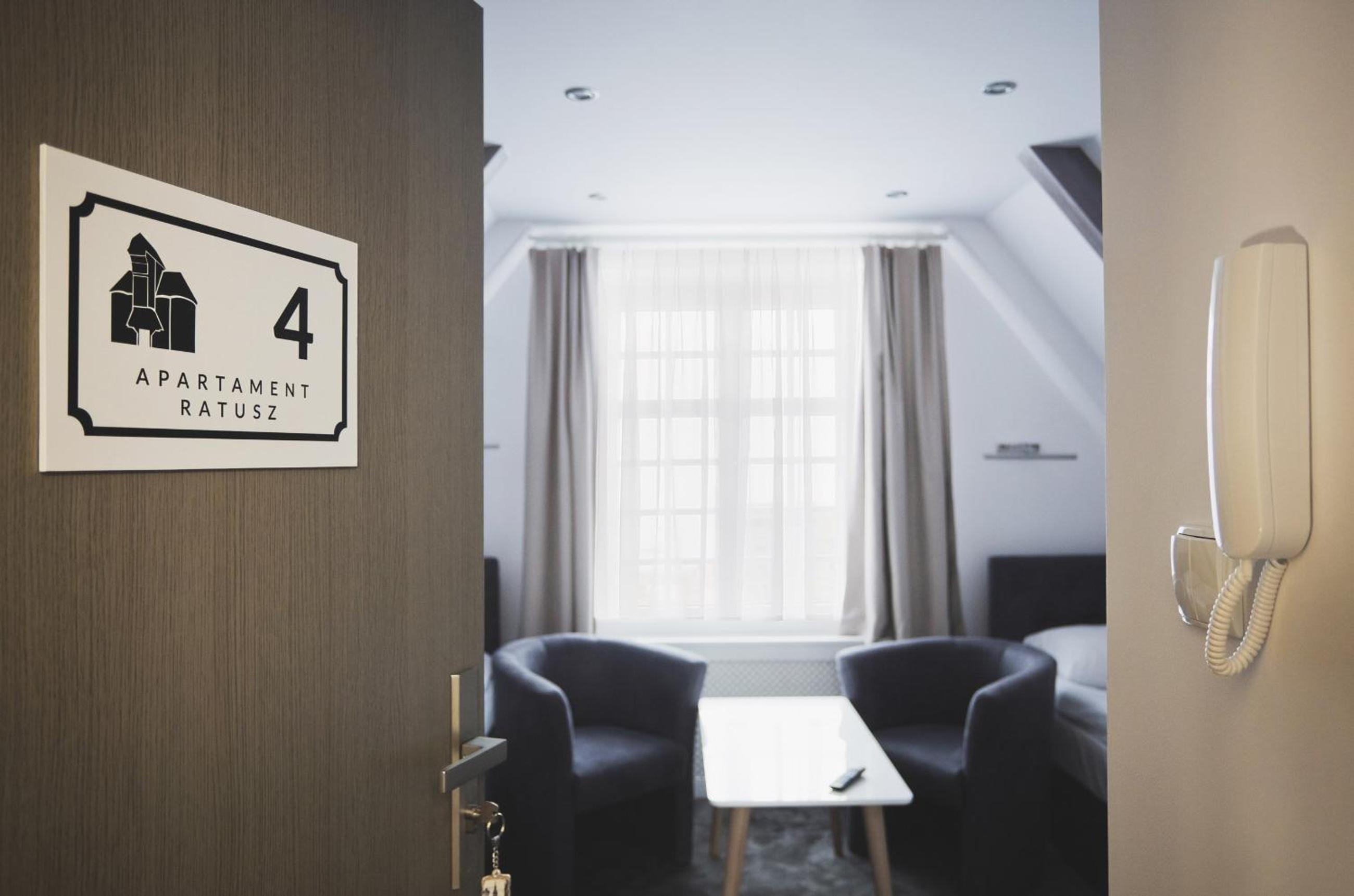 One-Bedroom Apartment - Photo 2